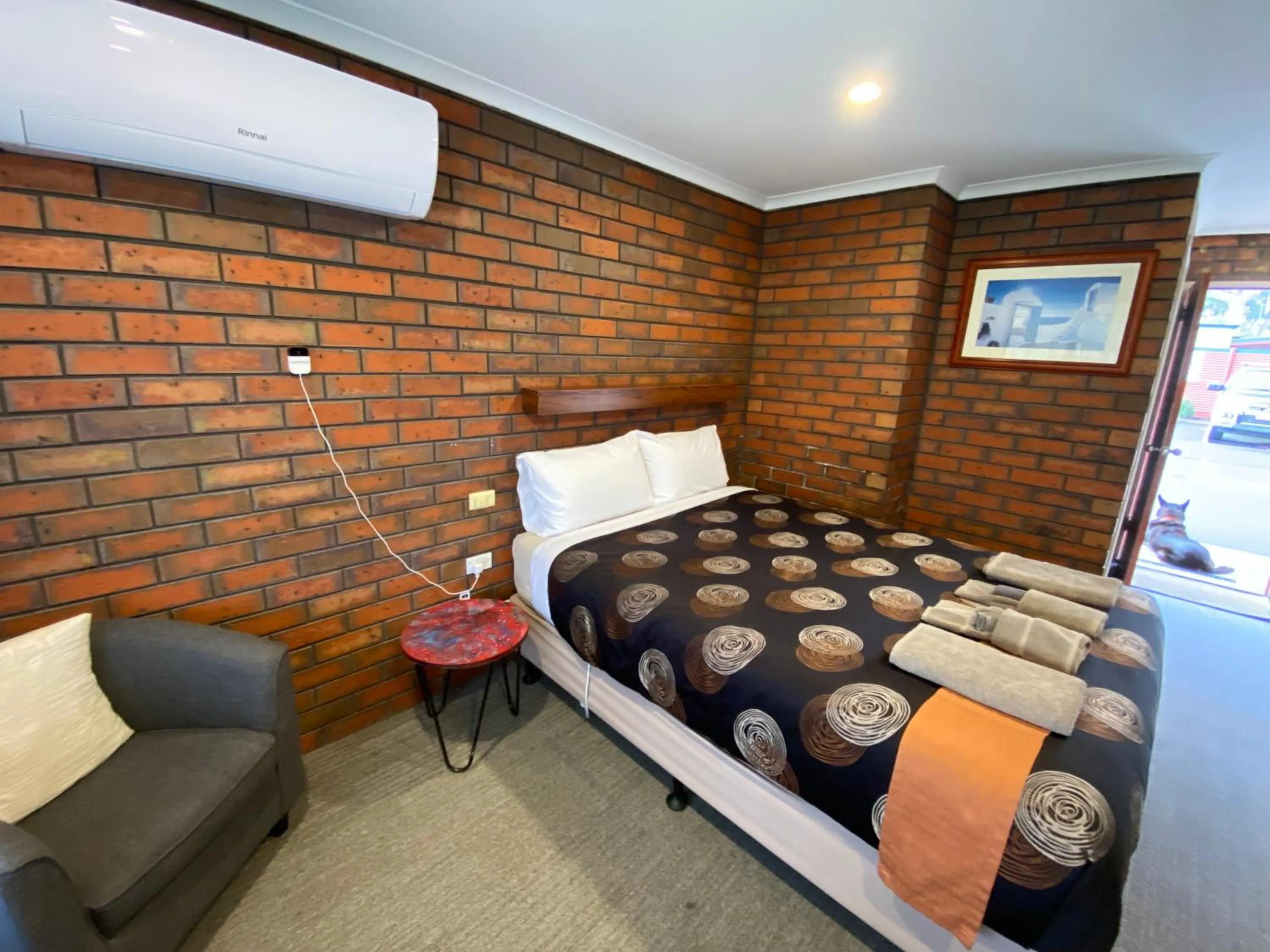 Bed in Golden Country Motel and Caravan Park