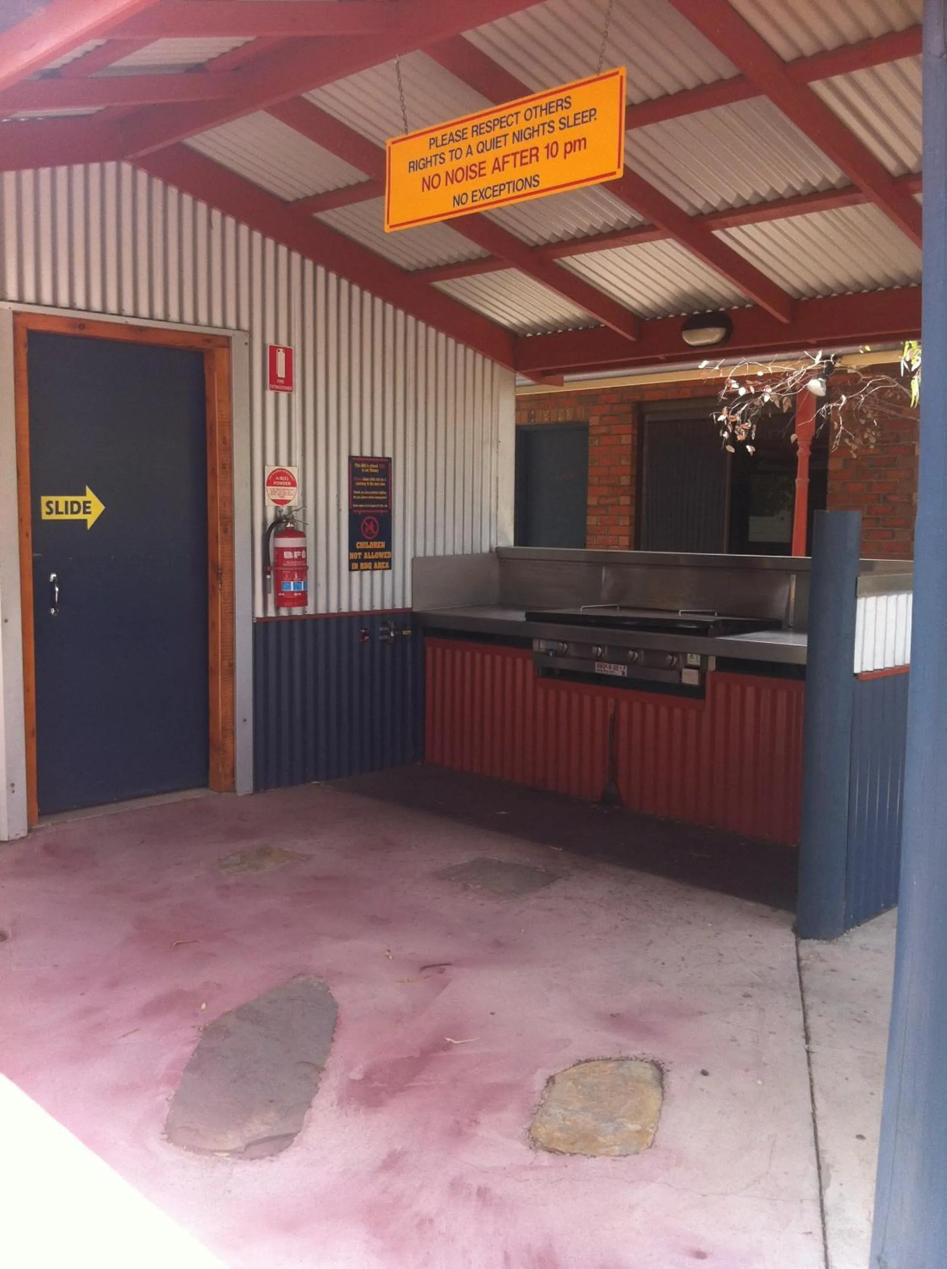 BBQ facilities in Golden Country Motel and Caravan Park