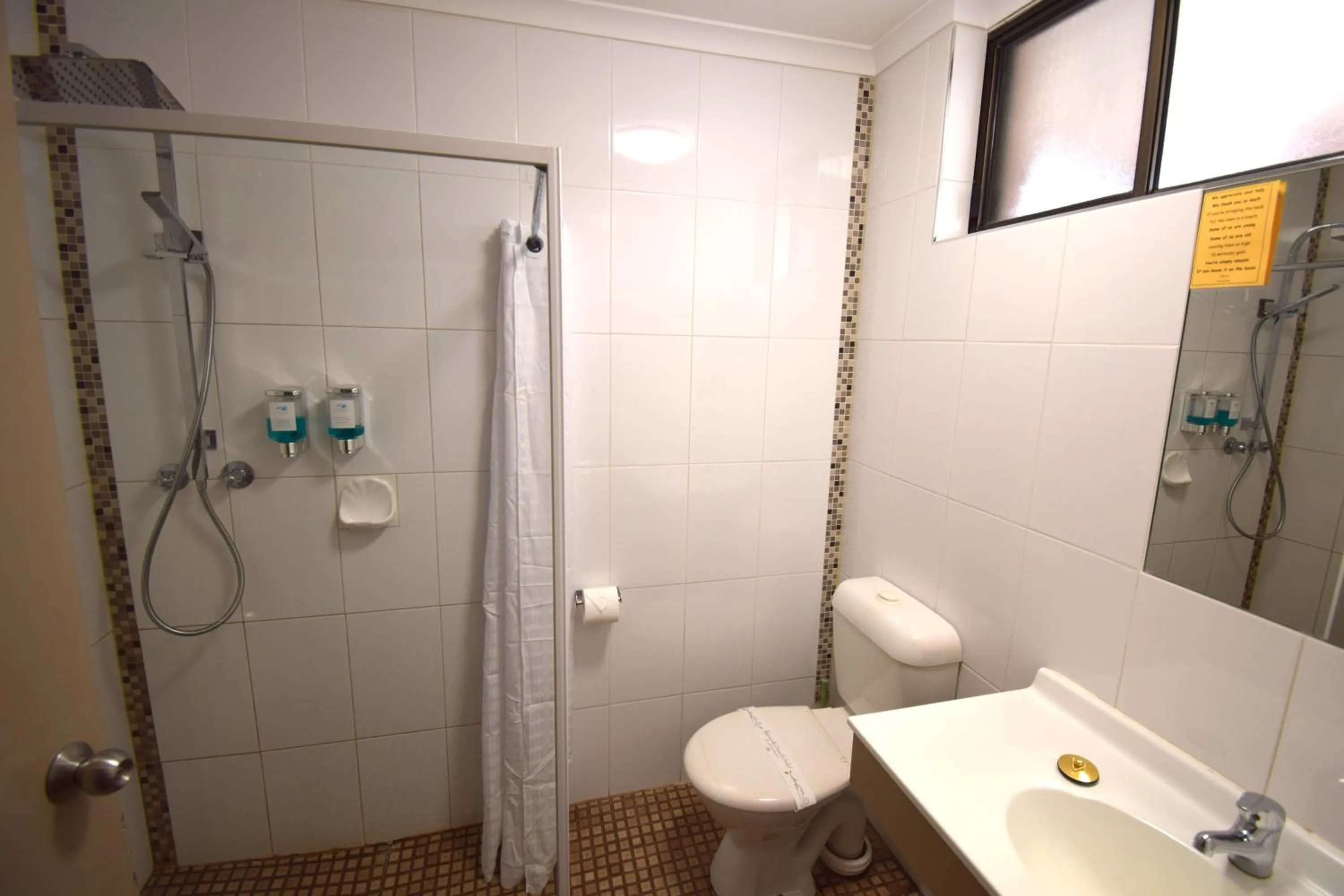 Bathroom in Golden Country Motel and Caravan Park