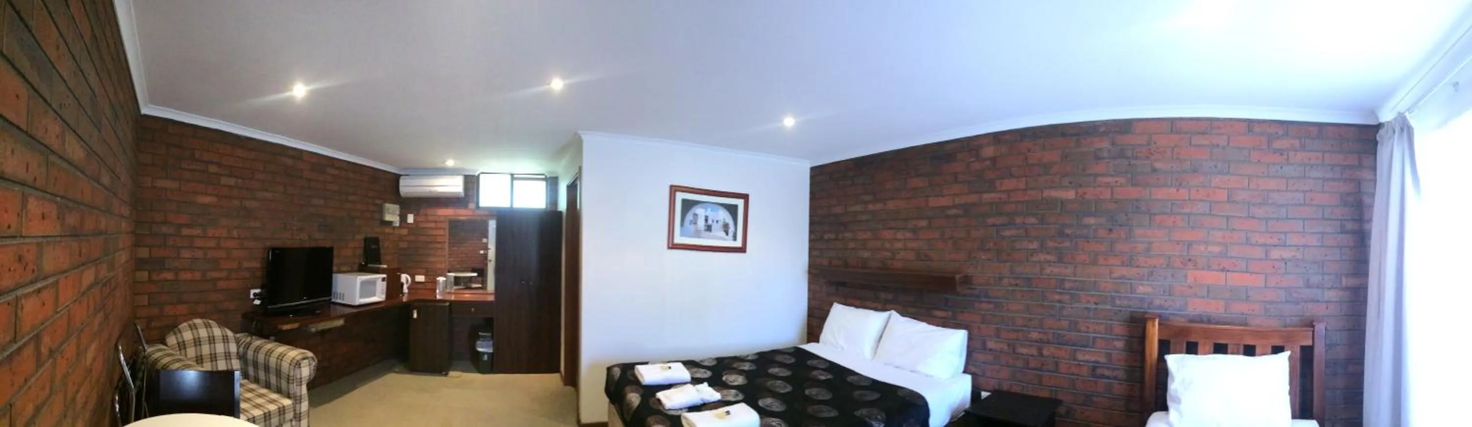 Family, Bed in Golden Country Motel and Caravan Park