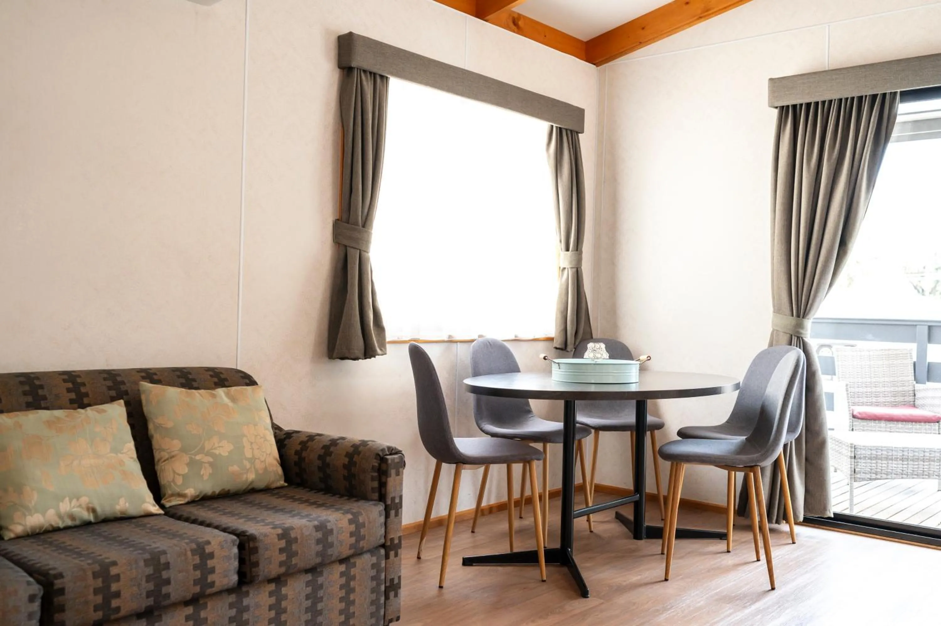 Living room in Golden Country Motel and Caravan Park