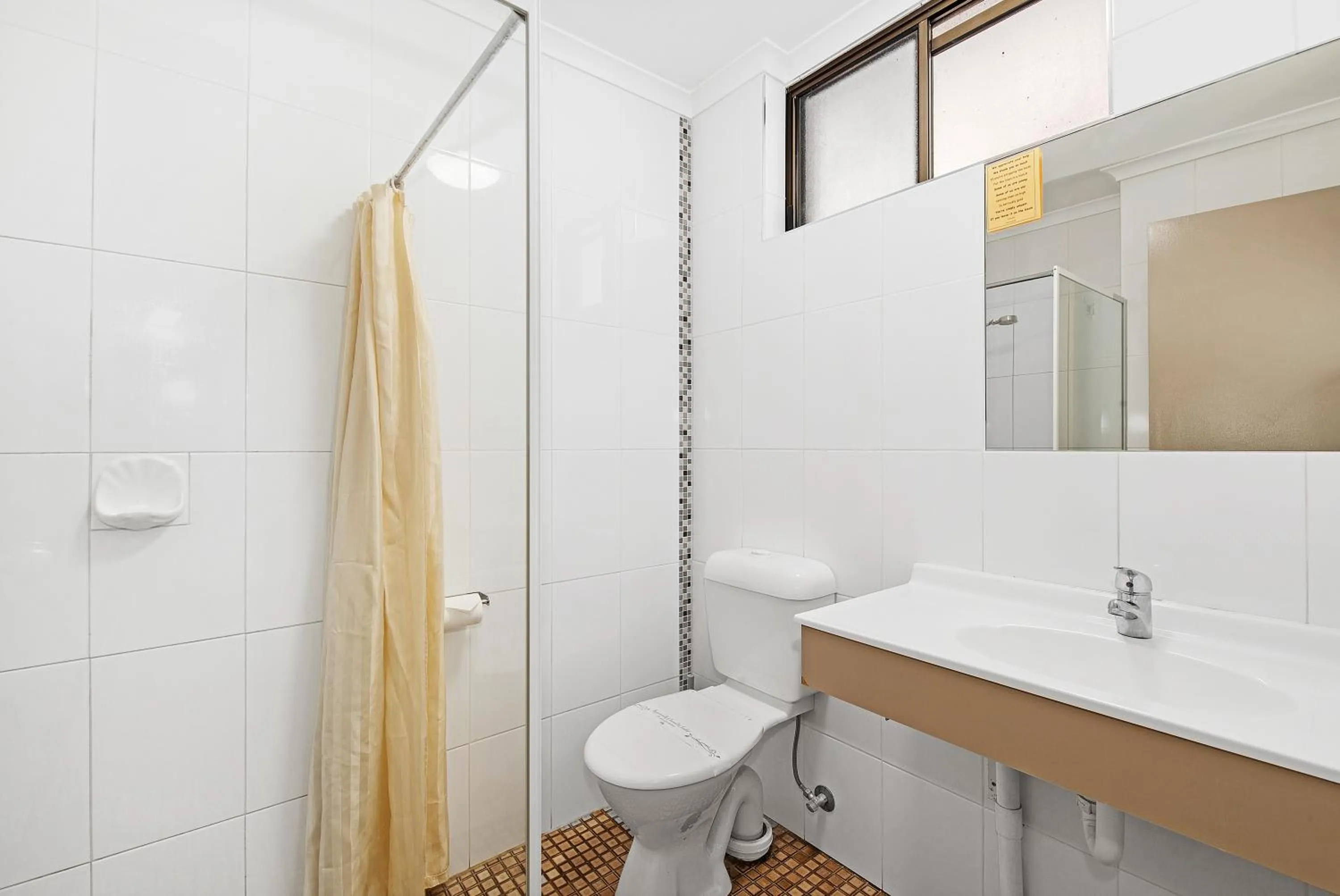 Bathroom in Golden Country Motel and Caravan Park