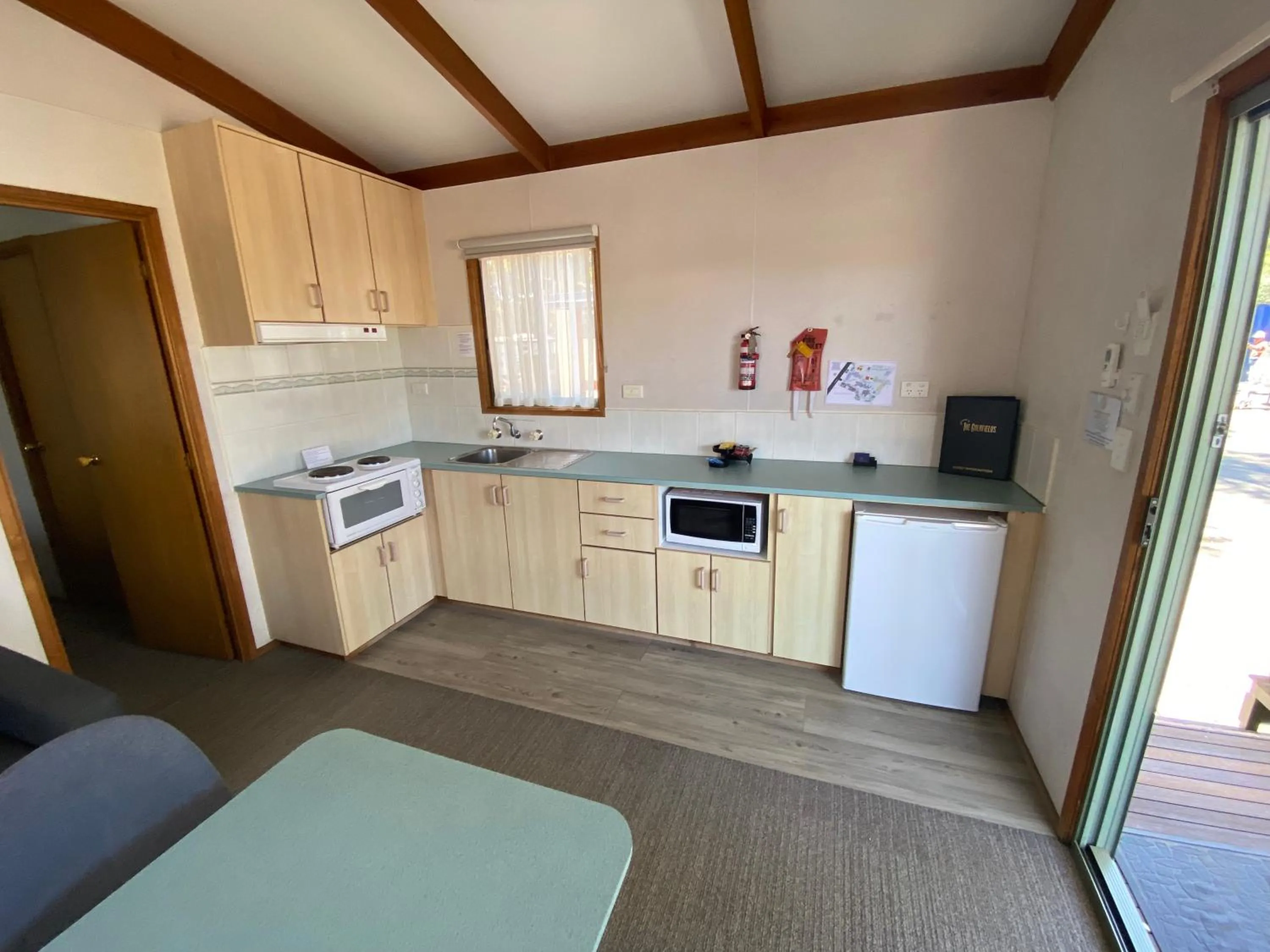 Kitchen or kitchenette in Golden Country Motel and Caravan Park