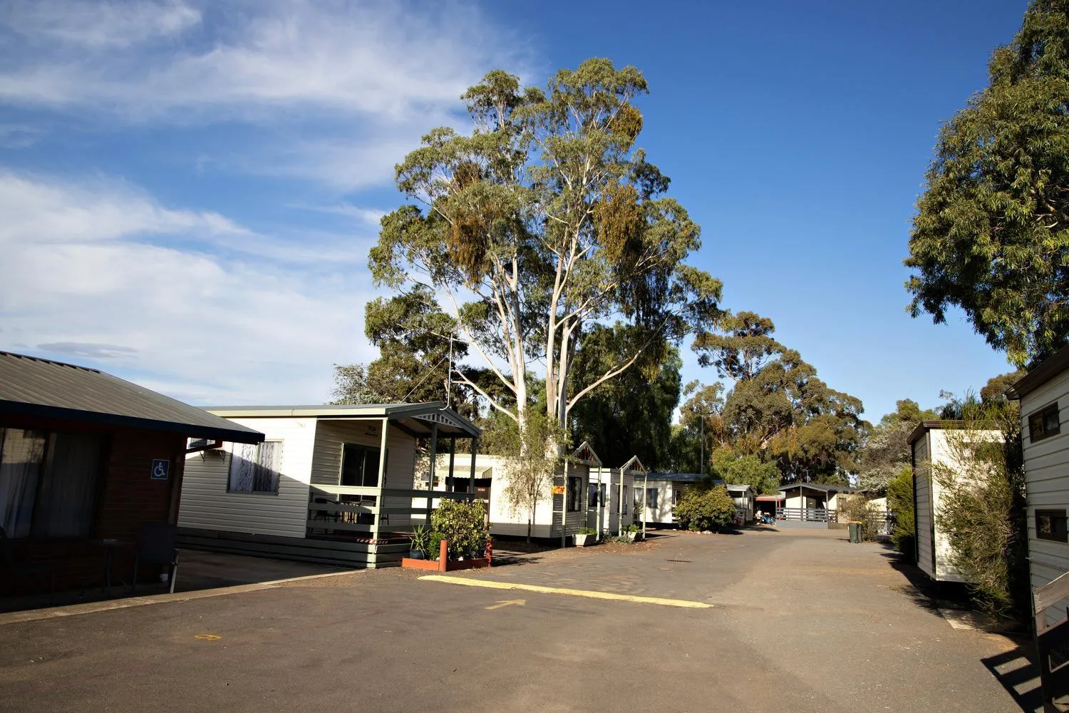 Street view in Golden Country Motel and Caravan Park