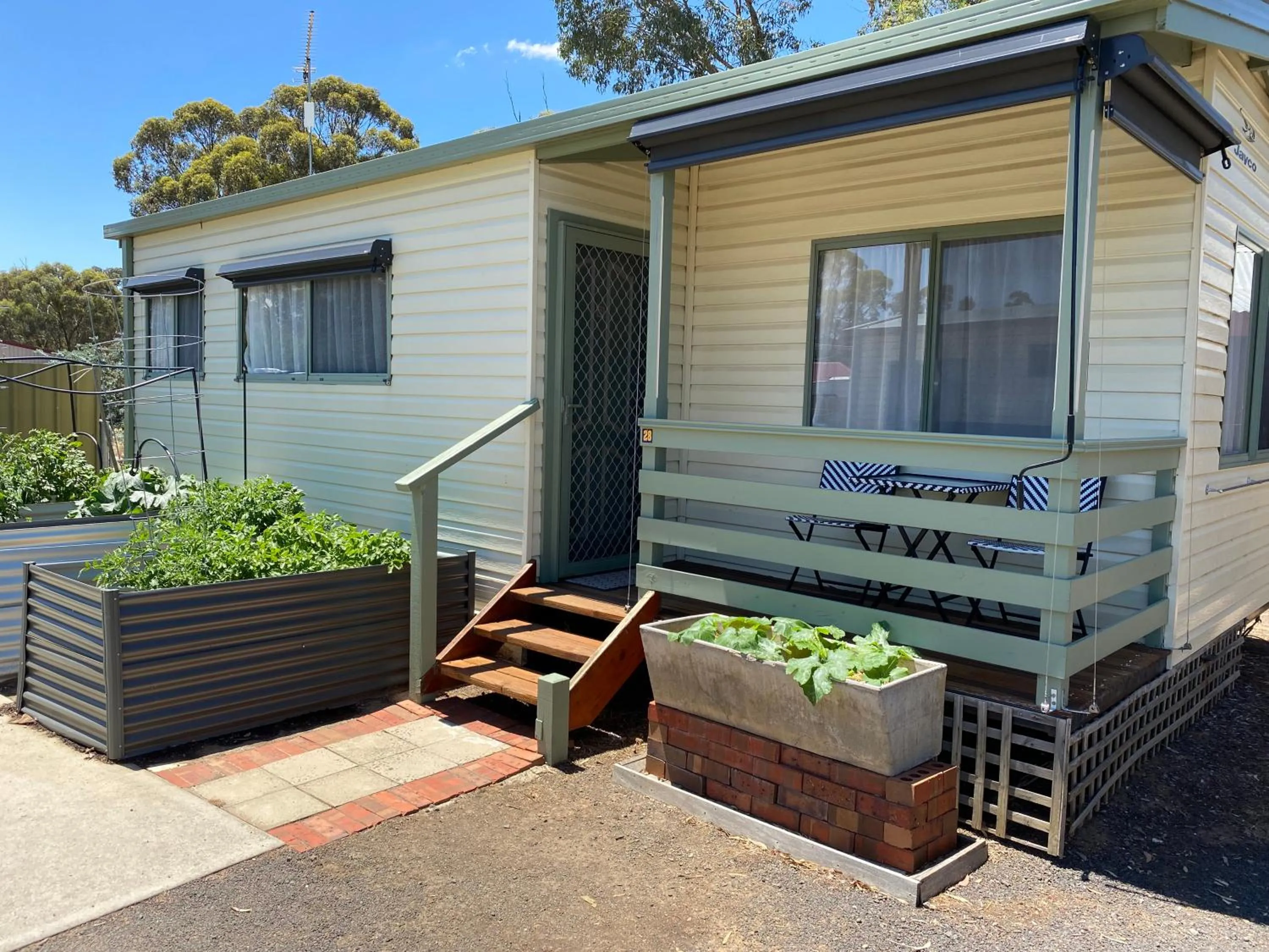 Garden in Golden Country Motel and Caravan Park