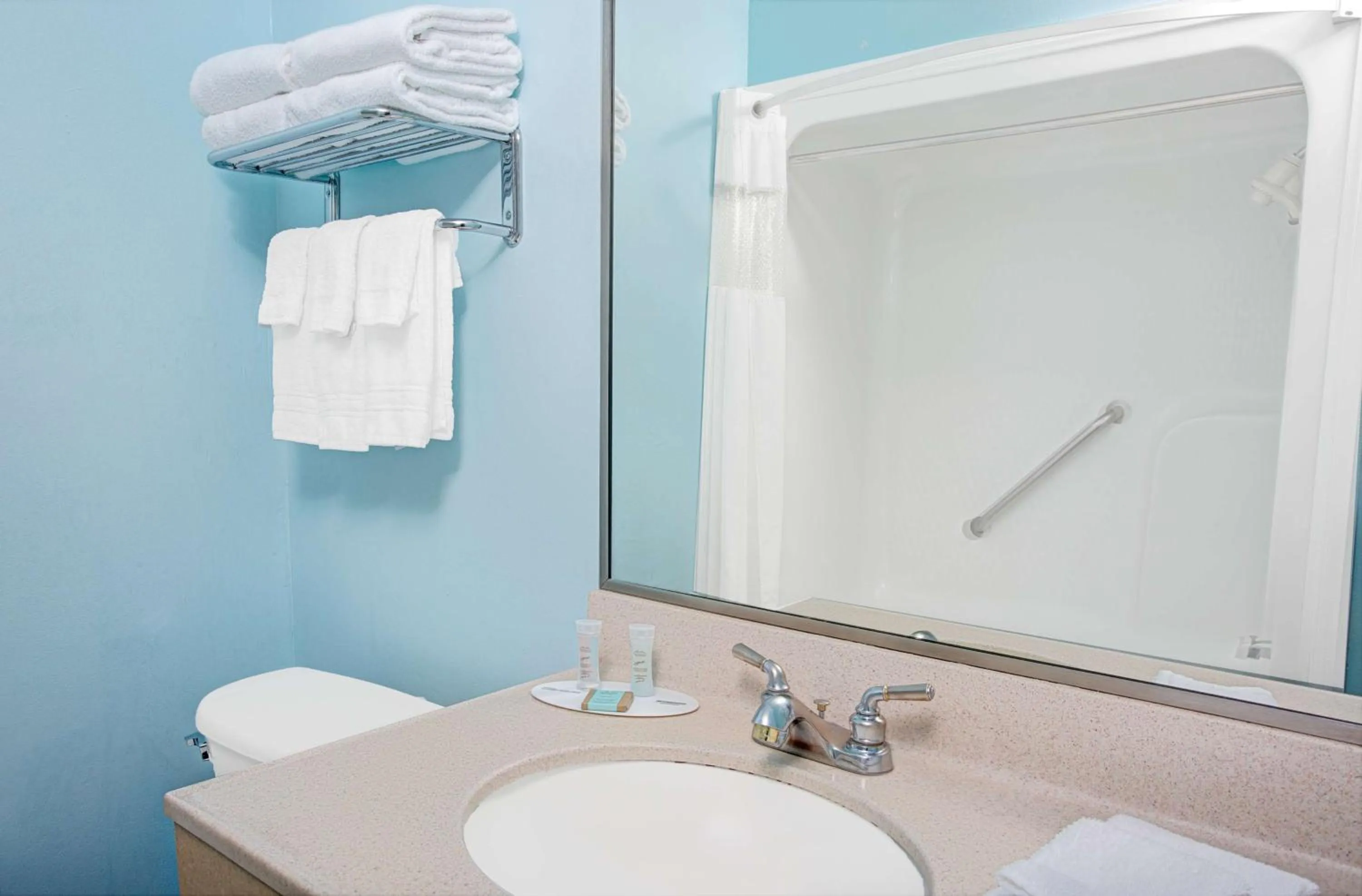 Bathroom in Travelodge by Wyndham Bishop