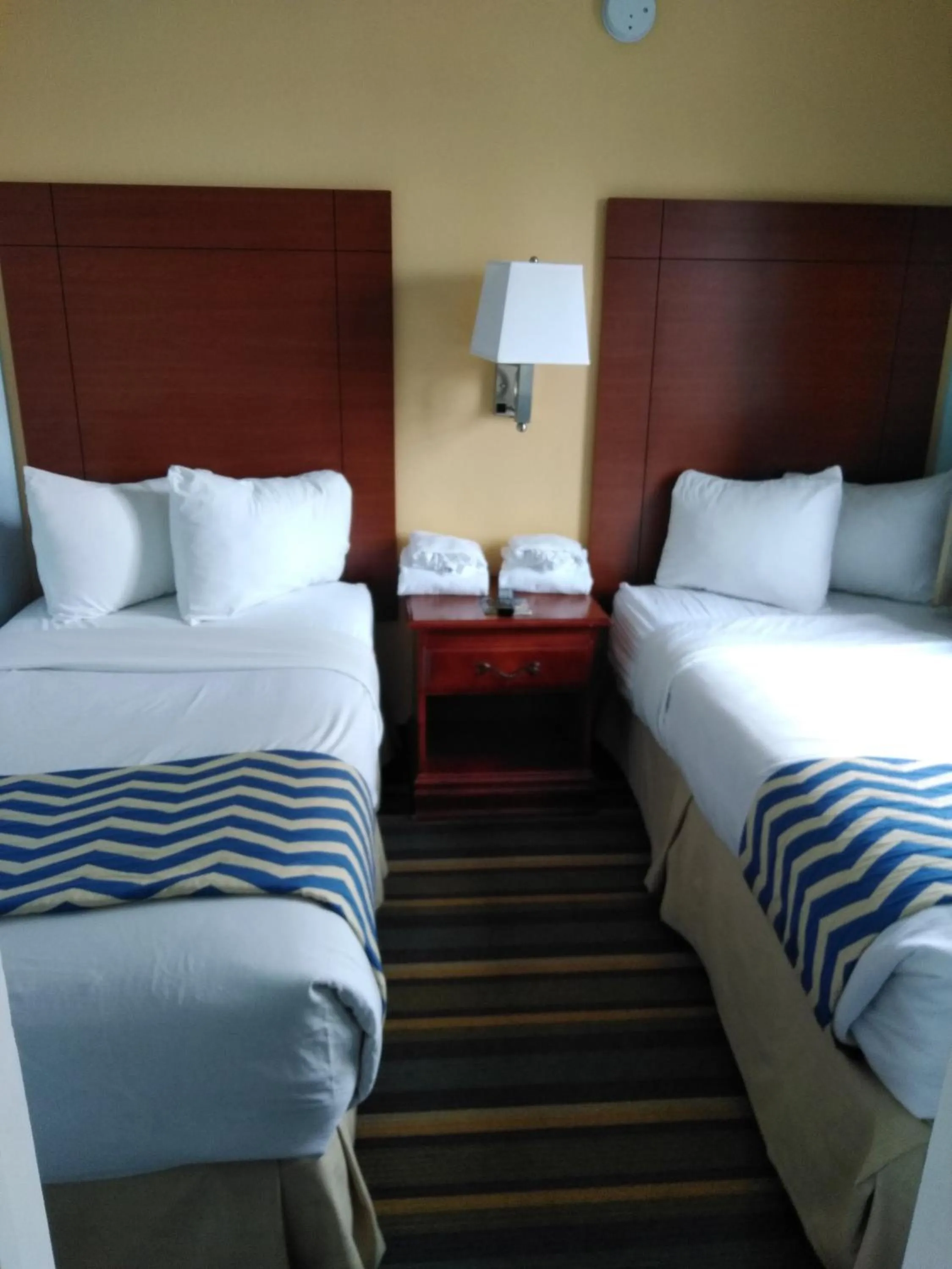 Bedroom, Bed in Travelodge by Wyndham Bishop