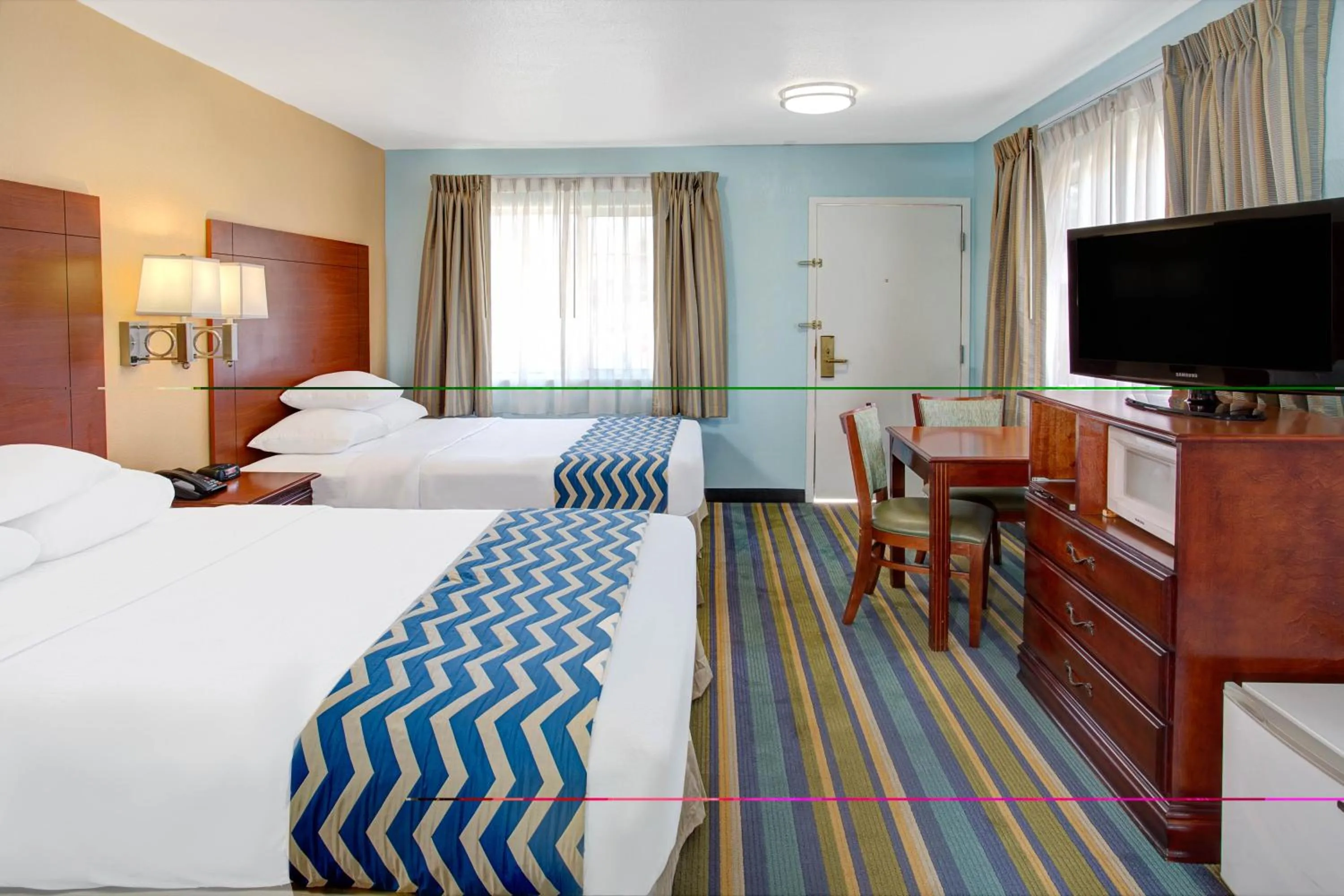 Photo of the whole room, Bed in Travelodge by Wyndham Bishop