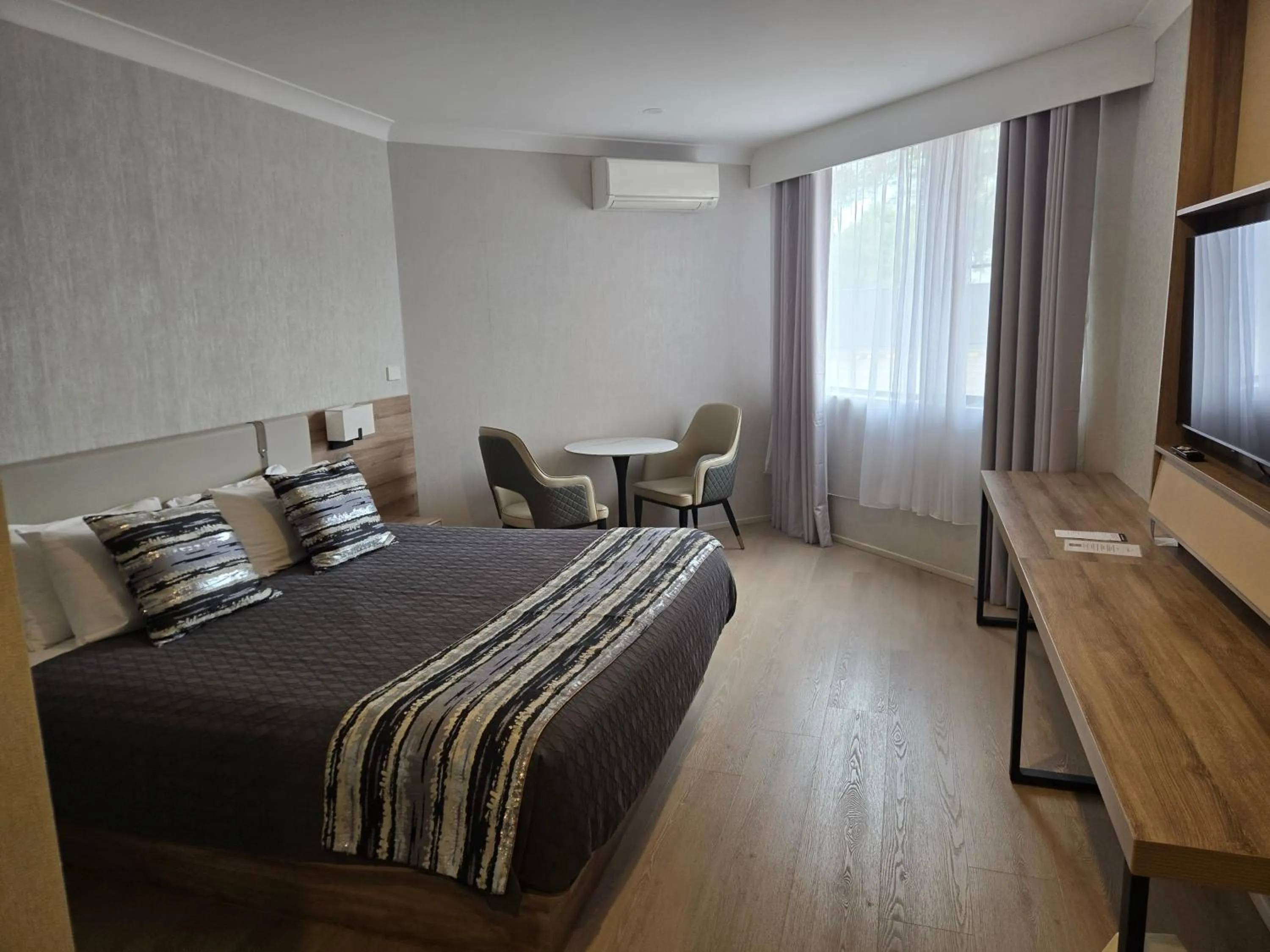 Bed in Charbonnier Motor Inn