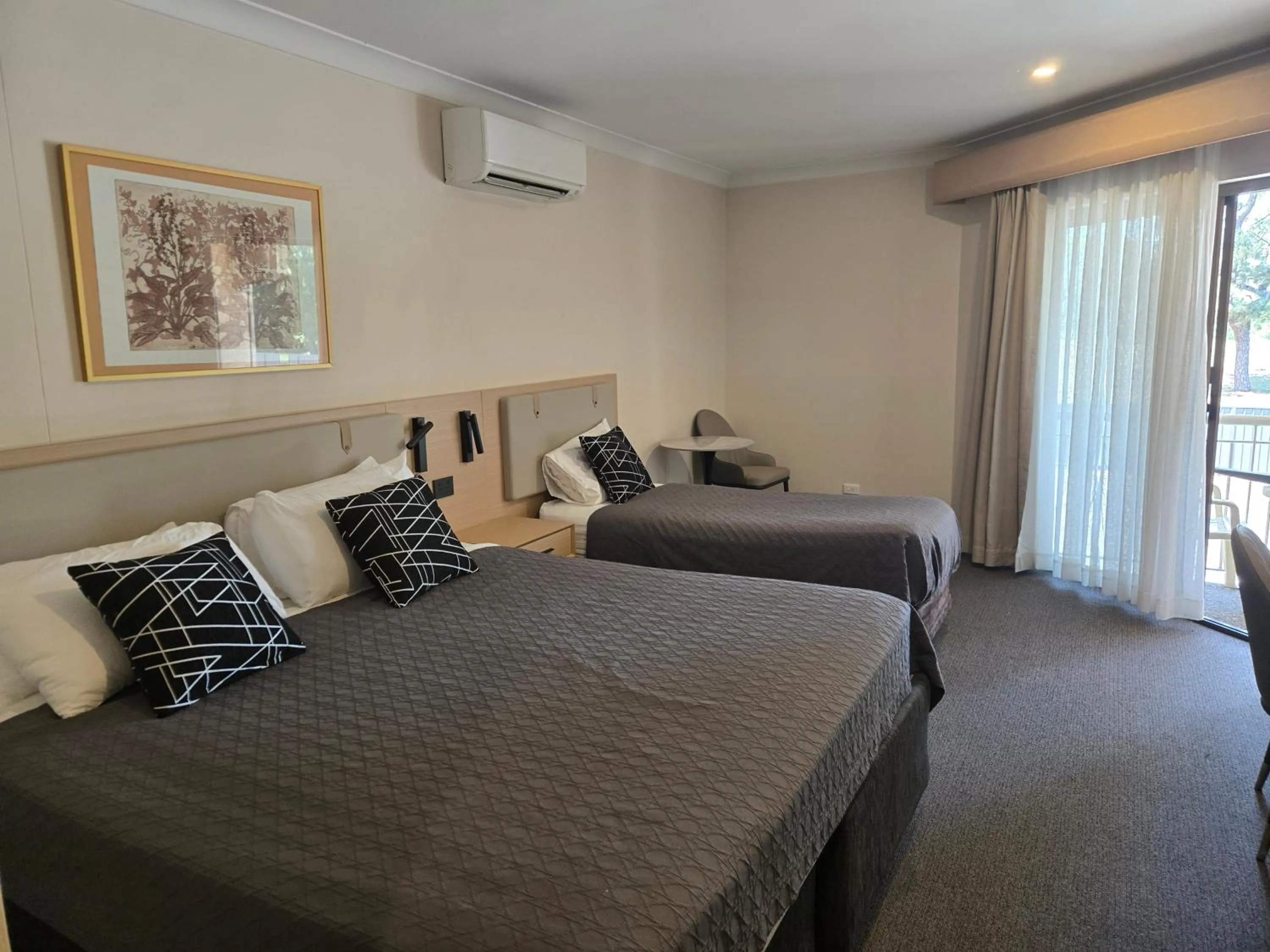 Bed in Charbonnier Motor Inn