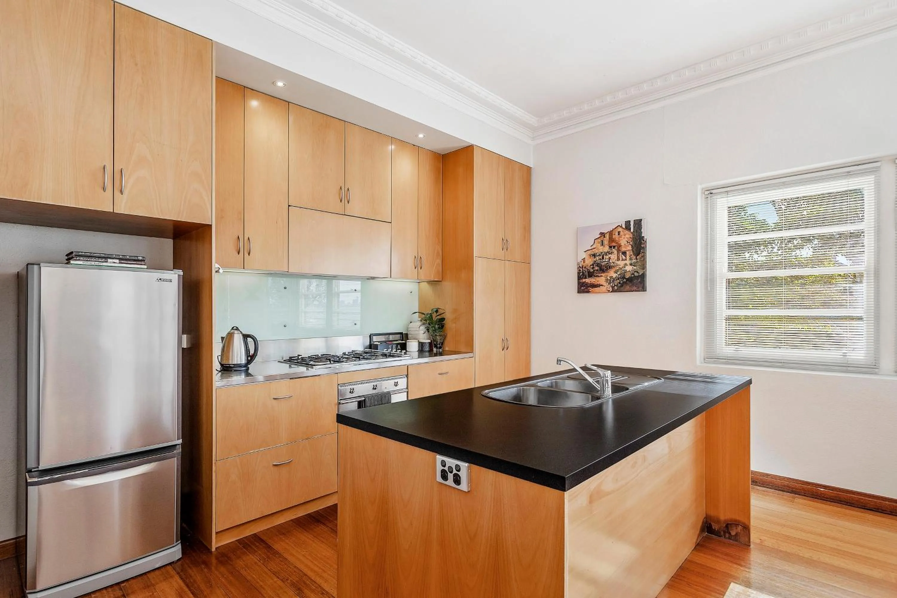 Kitchen or kitchenette in Captains Retreat Apartments and Cottages