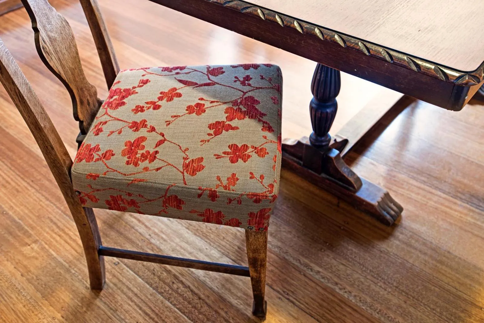 Living room in Captains Retreat Apartments and Cottages