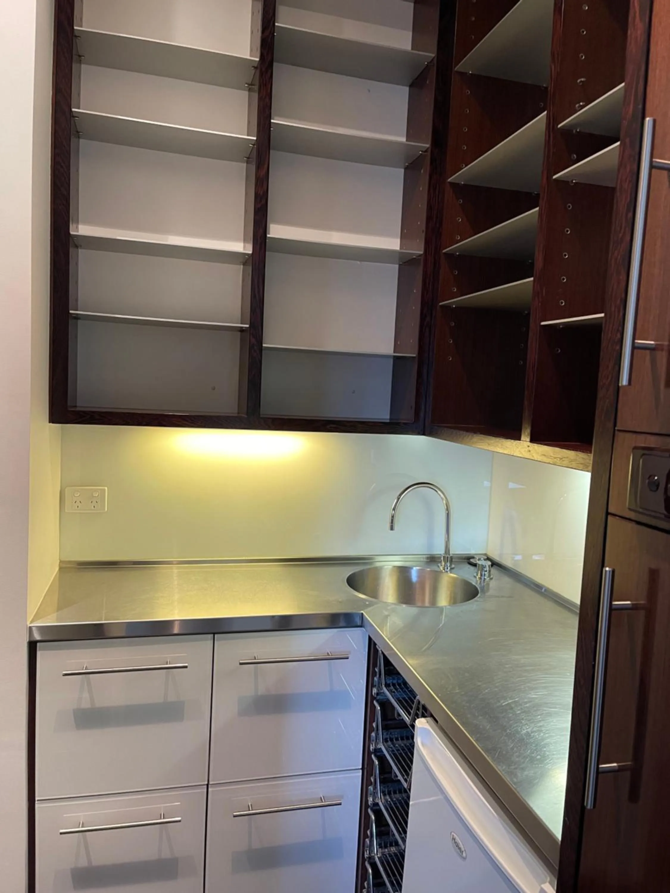 Kitchen or kitchenette in Captains Retreat Apartments and Cottages