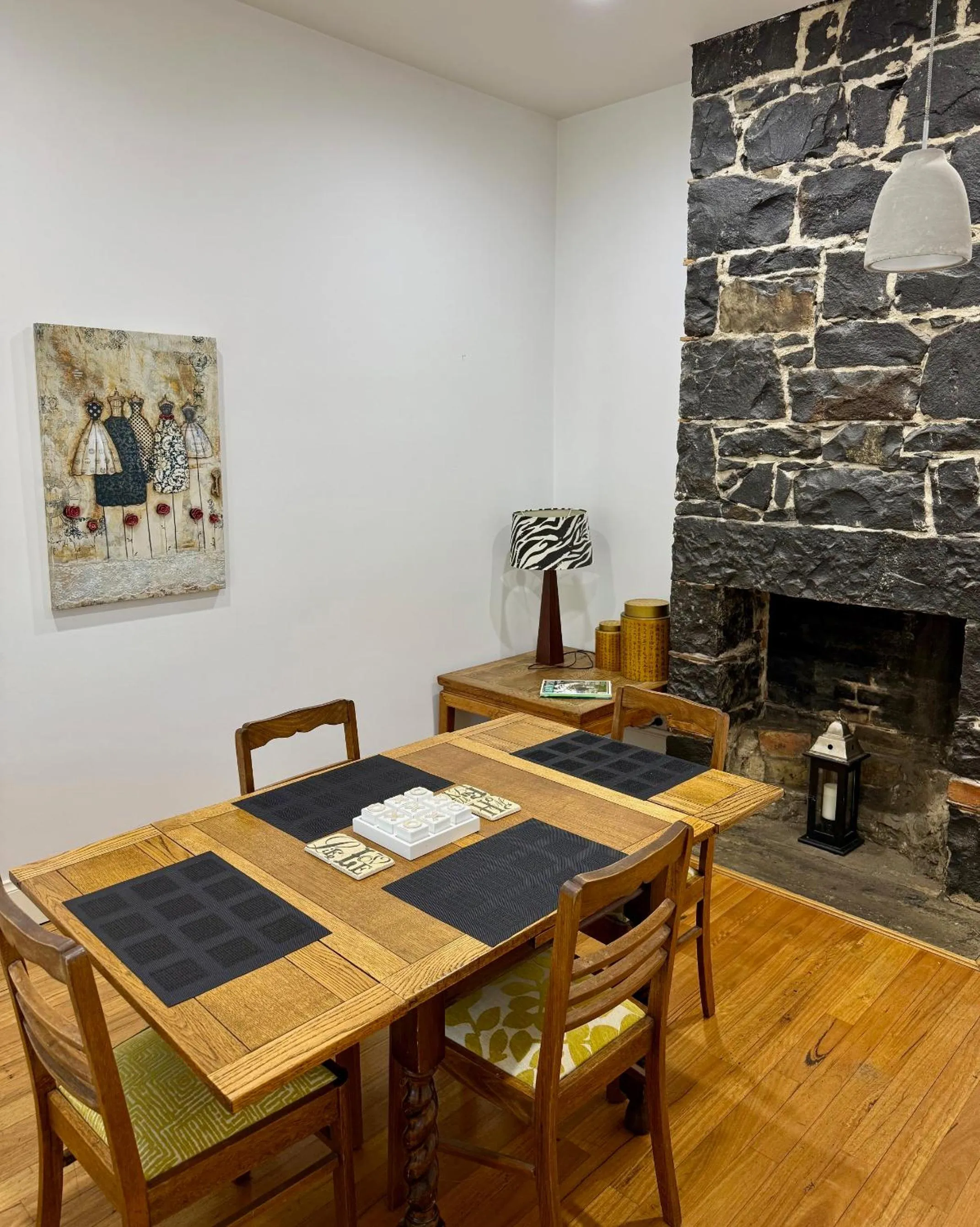 Dining area in Captains Retreat Apartments and Cottages
