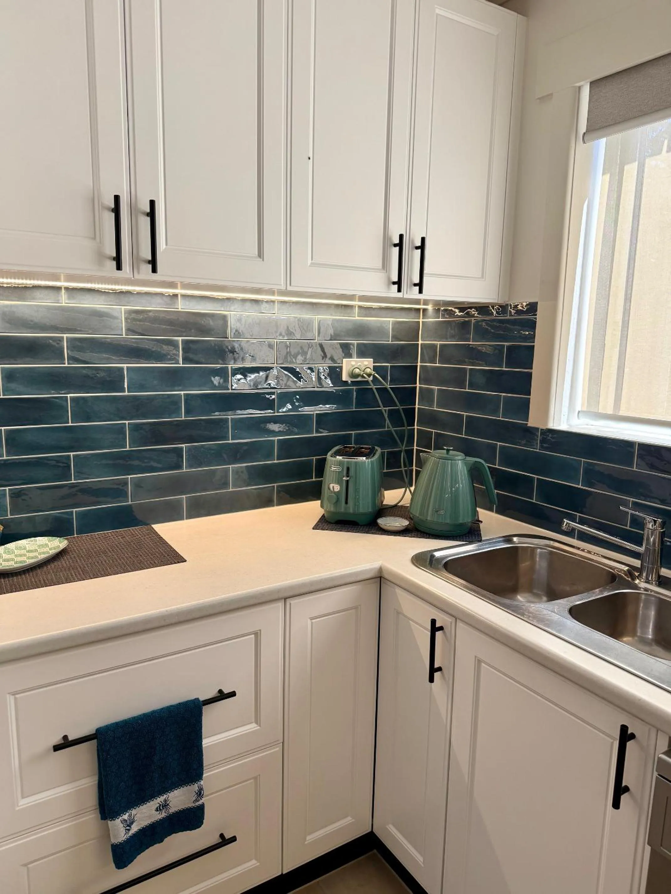 kitchen in Captains Retreat Apartments and Cottages
