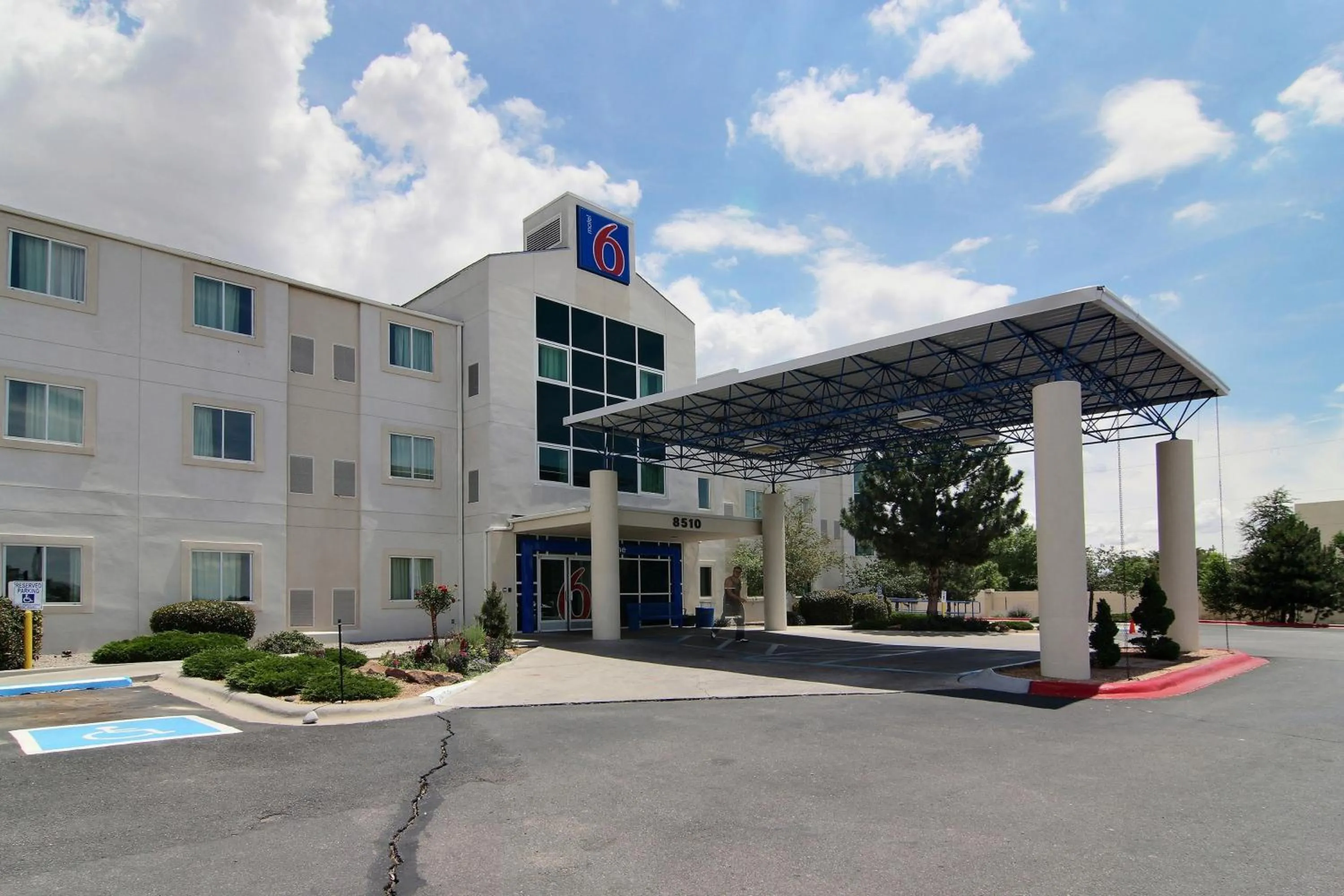 Property building in Motel 6-Albuquerque, NM - North