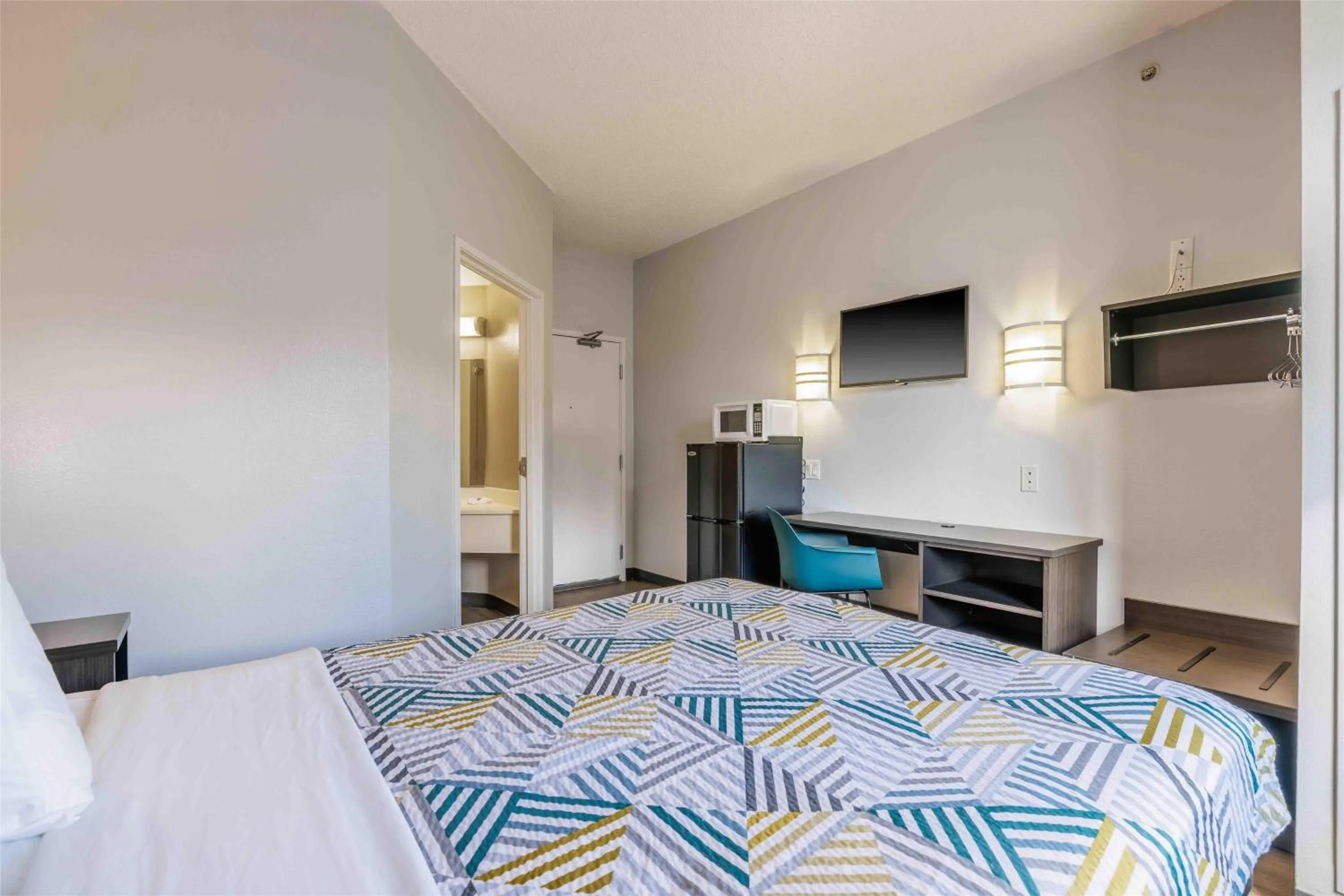 Bedroom, Bed in Motel 6-Albuquerque, NM - North