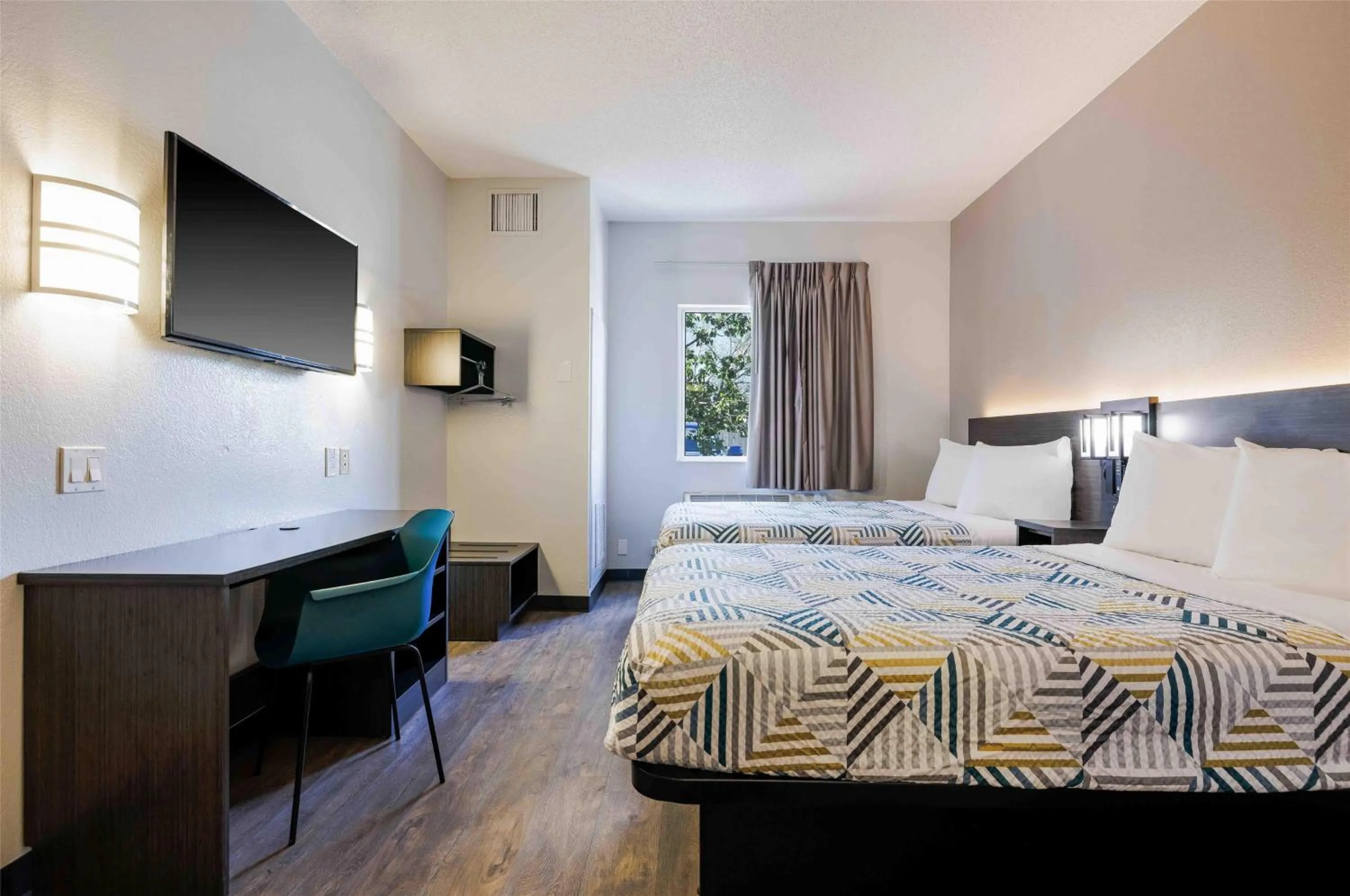 Bedroom, Bed in Motel 6-Albuquerque, NM - North