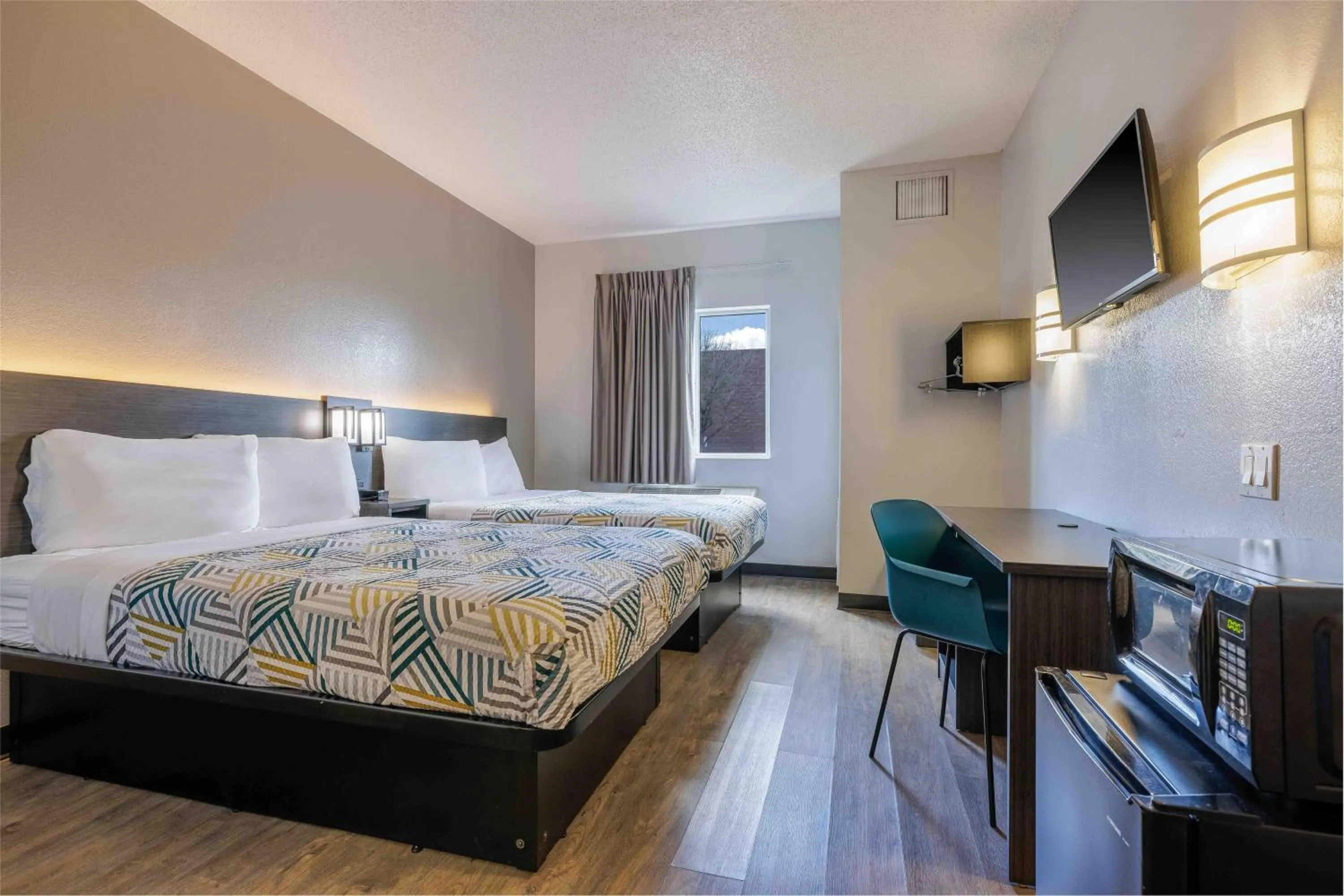 Bedroom, Bed in Motel 6-Albuquerque, NM - North