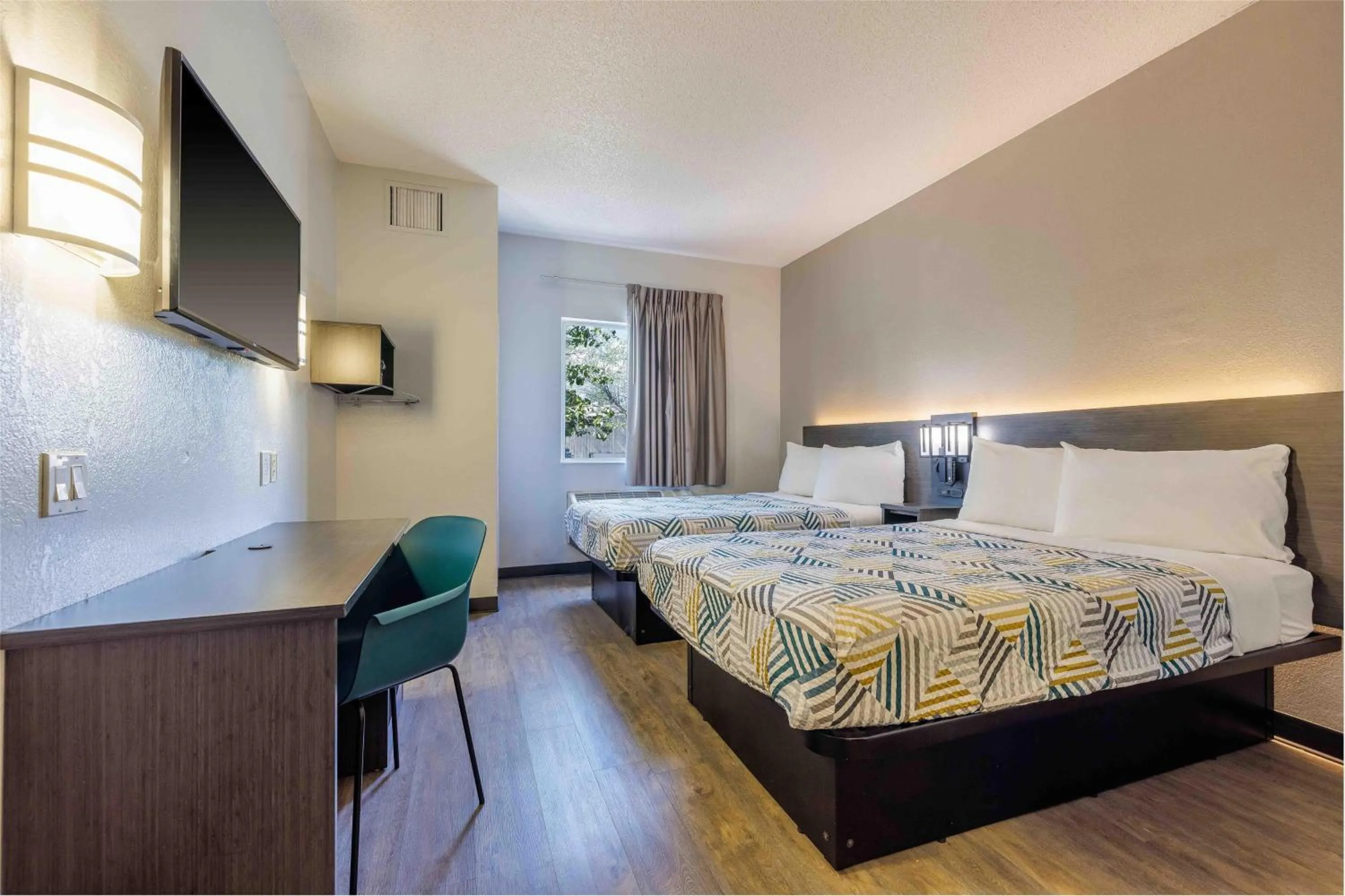 Bedroom, Bed in Motel 6-Albuquerque, NM - North