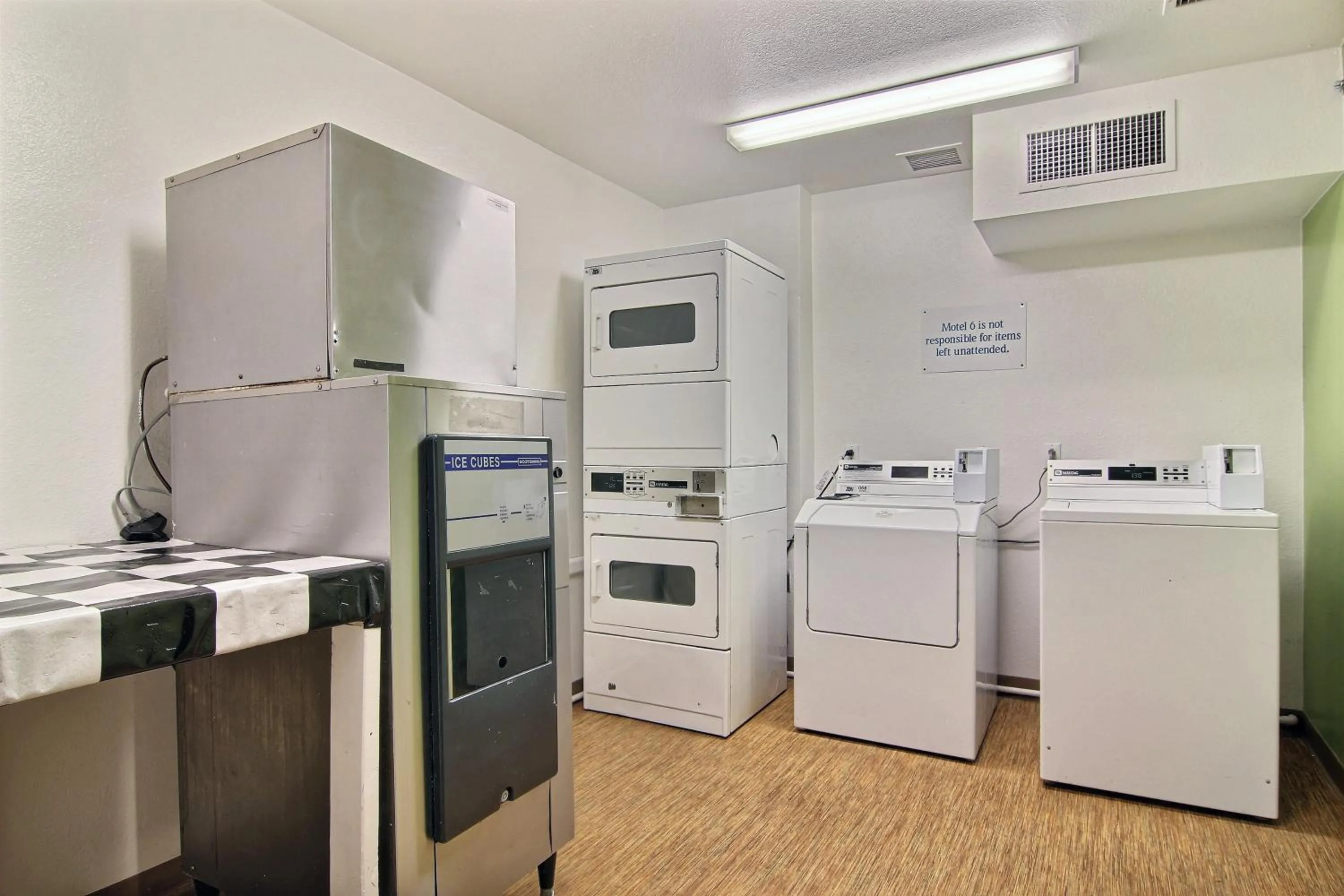 washing machine in Motel 6-Albuquerque, NM - North