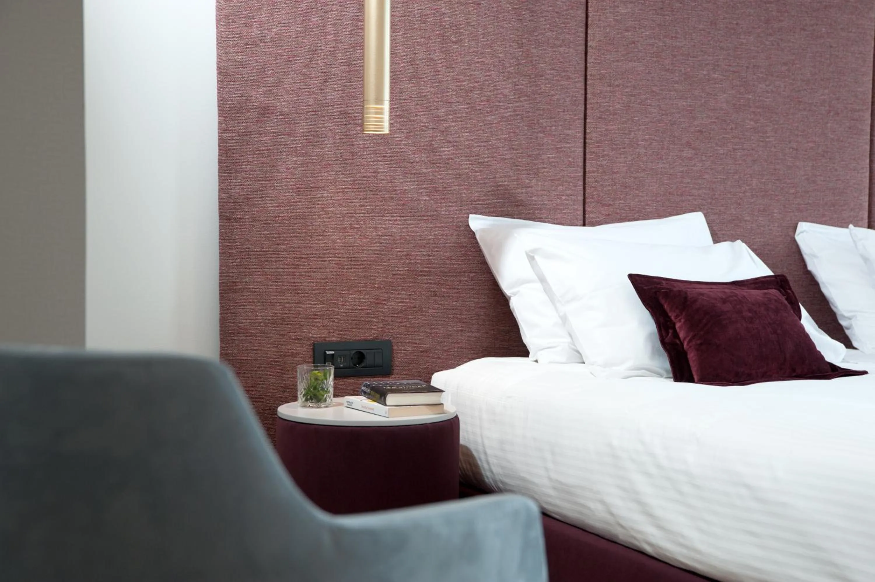 Bed in Athenaeum Smart Hotel