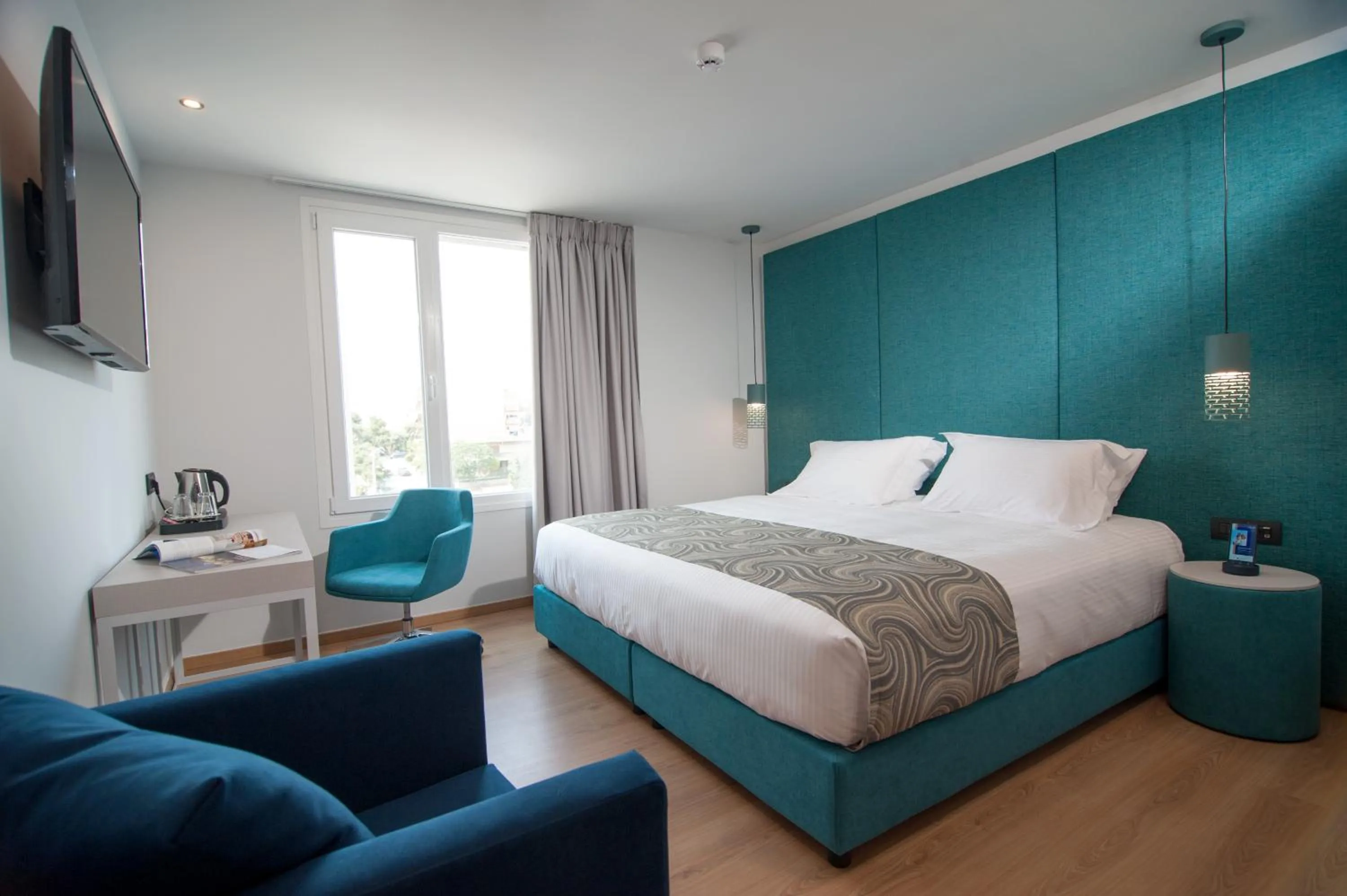 Photo of the whole room, Bed in Athenaeum Smart Hotel