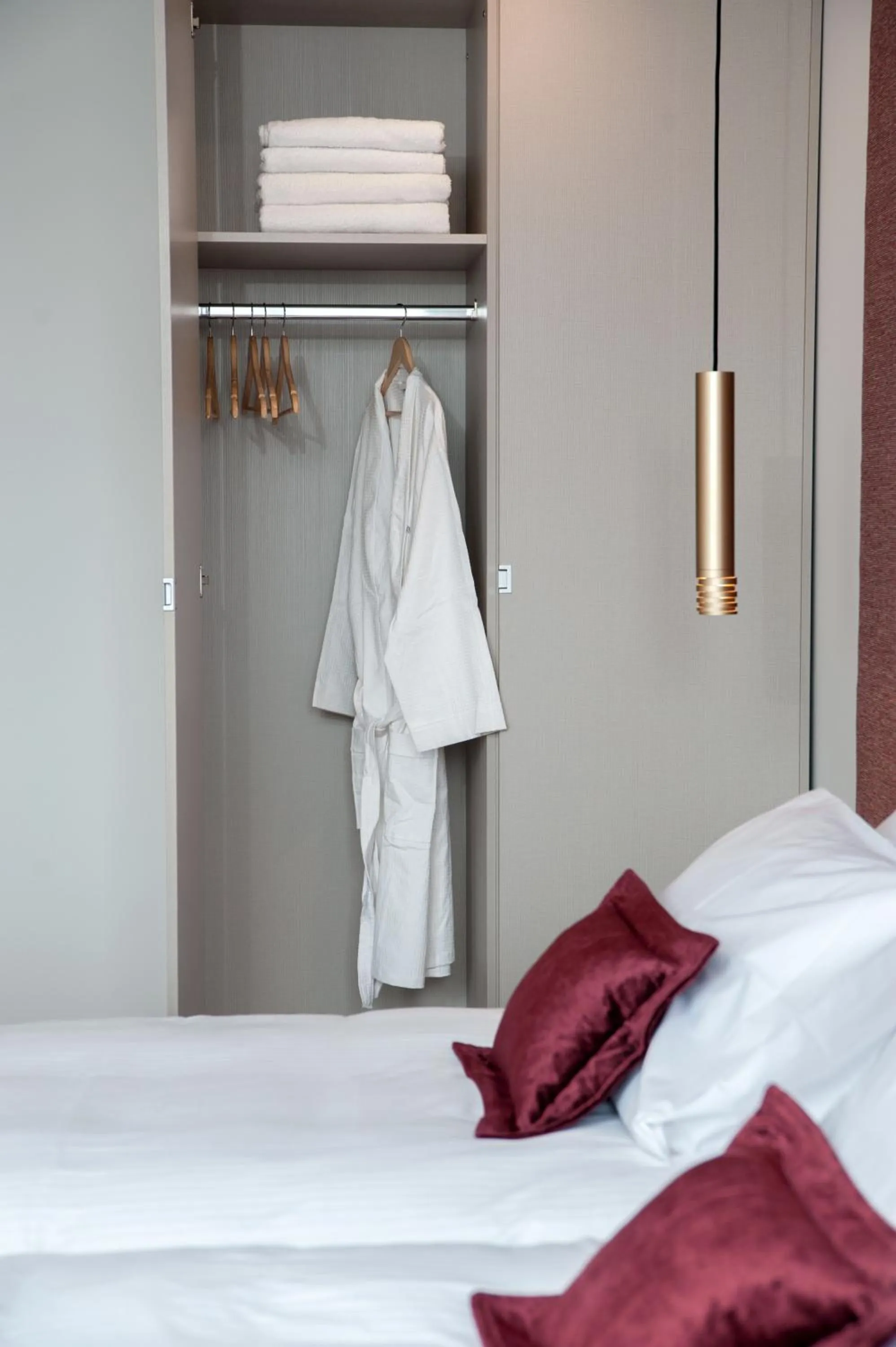 Bed in Athenaeum Smart Hotel