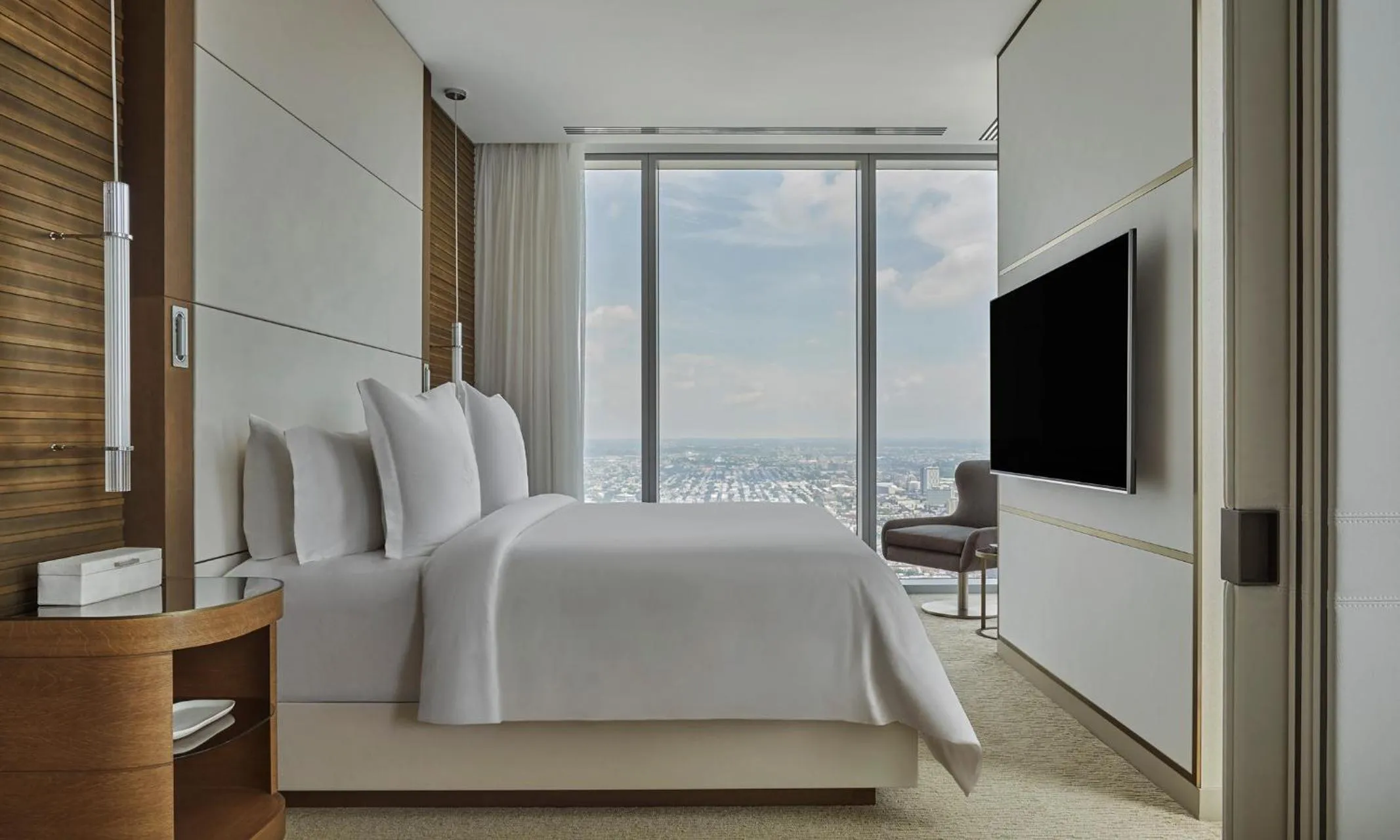 Bedroom in Four Seasons Hotel Philadelphia at Comcast Center