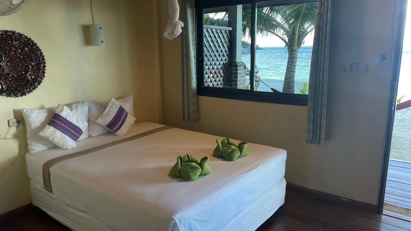 Bed in Bottle Beach 1 Resort