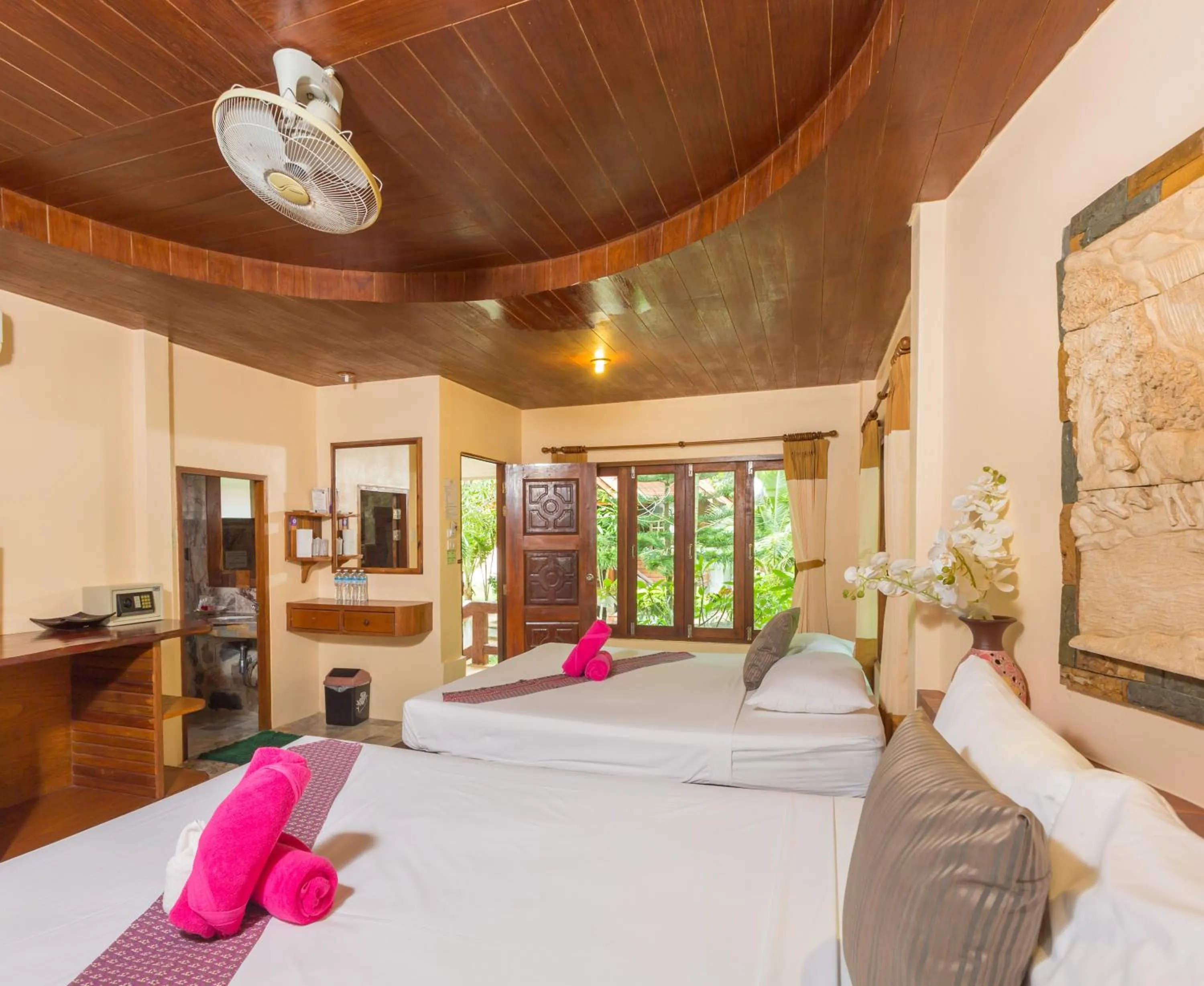 Bed in Bottle Beach 1 Resort