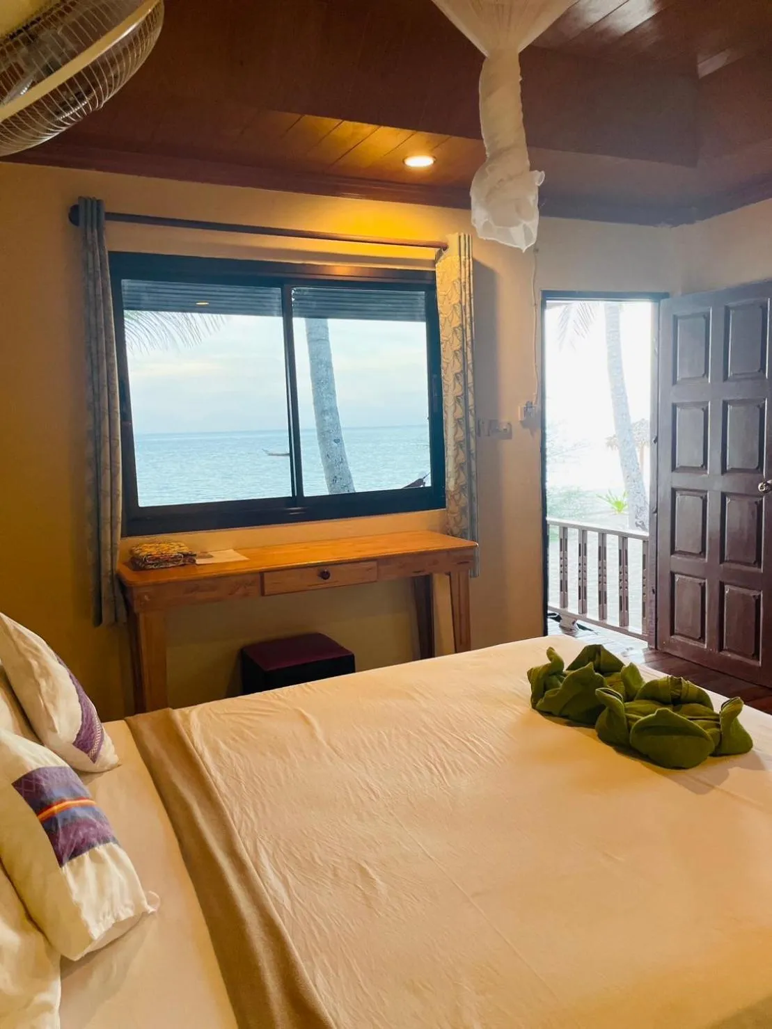 Bed in Bottle Beach 1 Resort