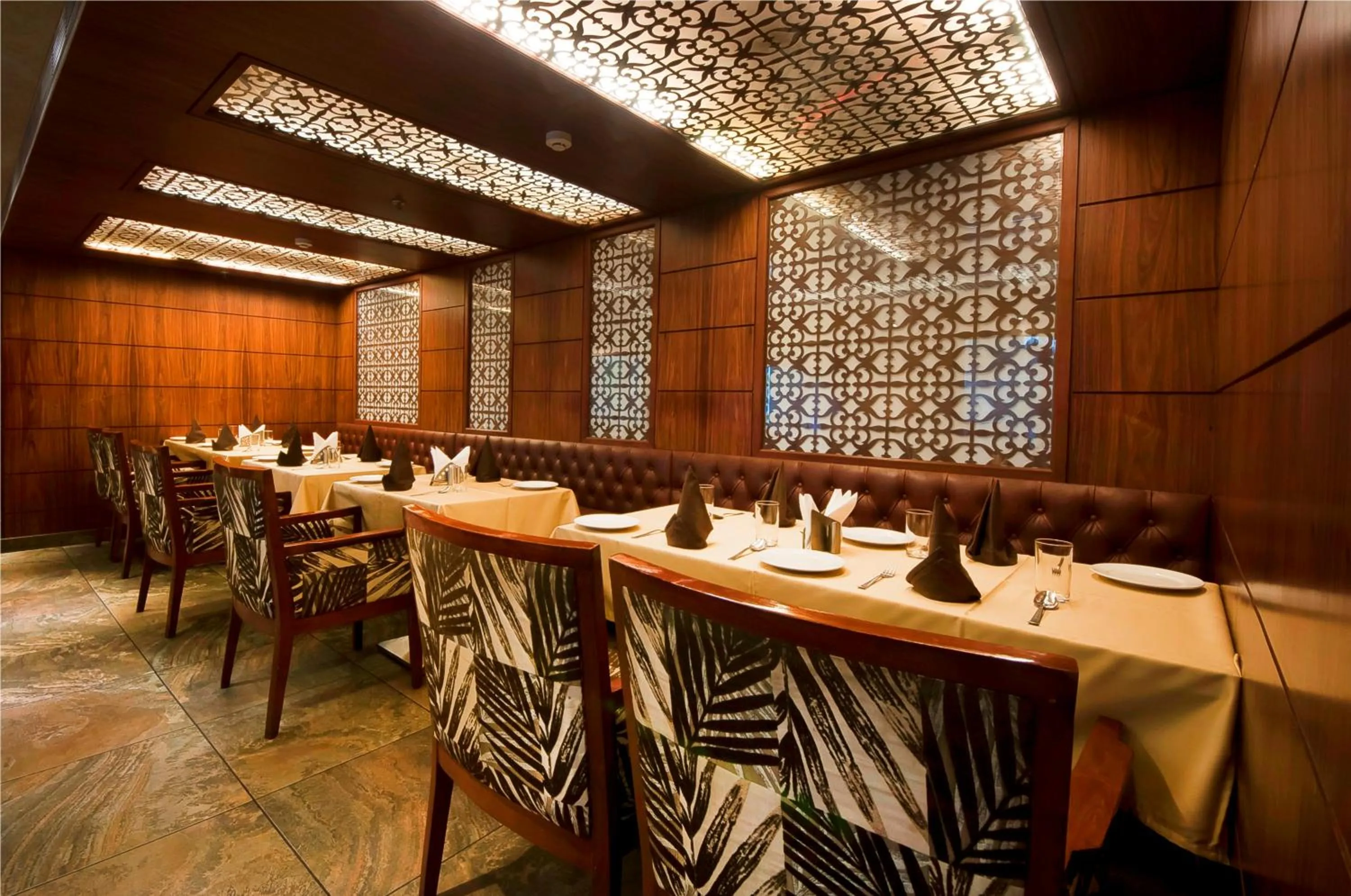 Restaurant/places to eat in Hotel Regent Grand