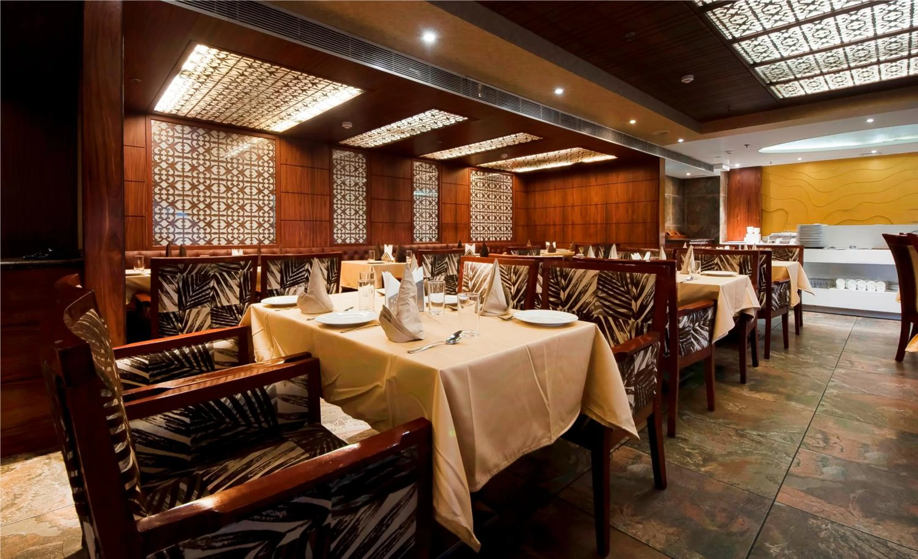 Restaurant/places to eat in Hotel Regent Grand