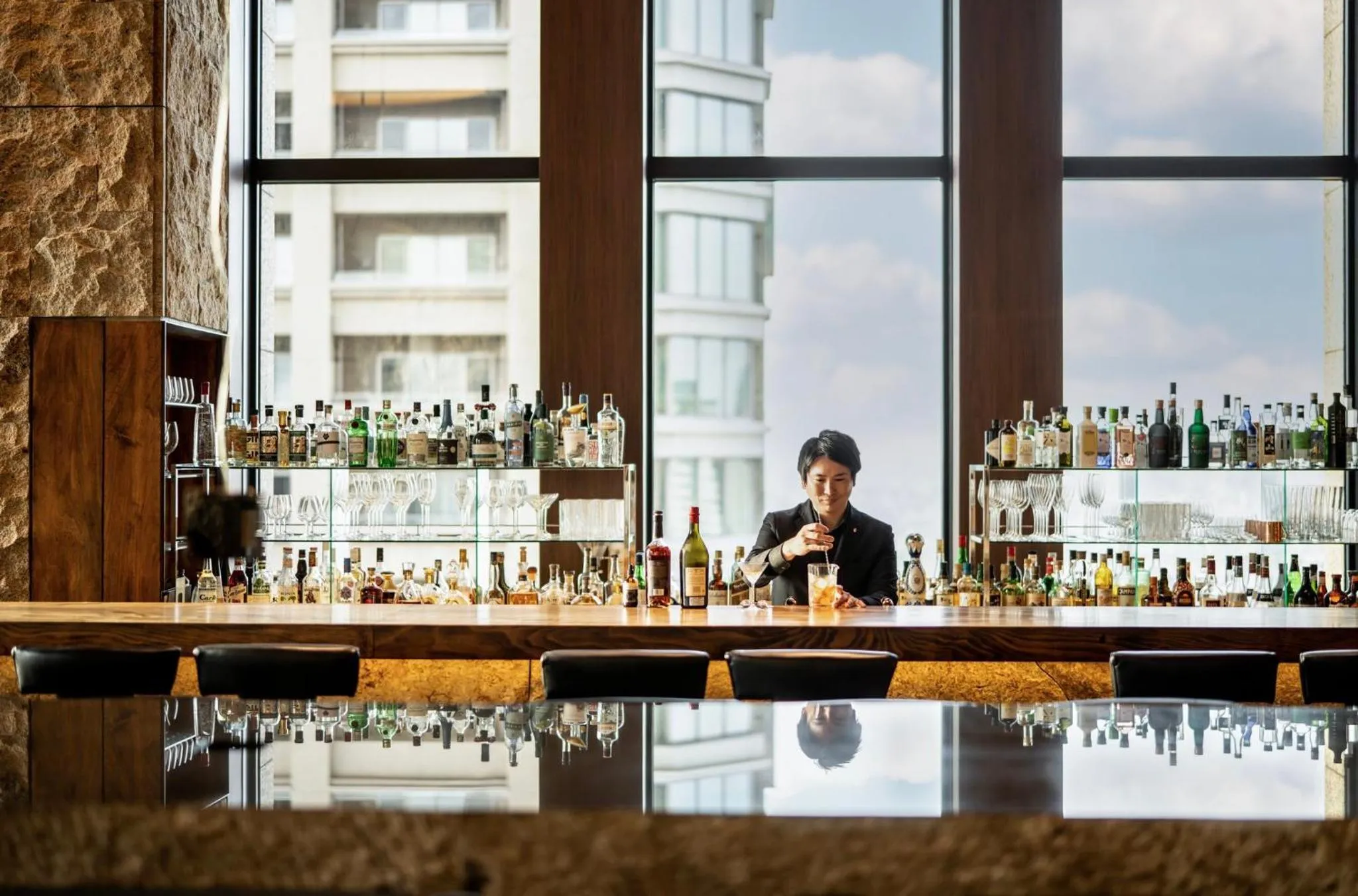 Lounge or bar in InterContinental Hotel Osaka by IHG