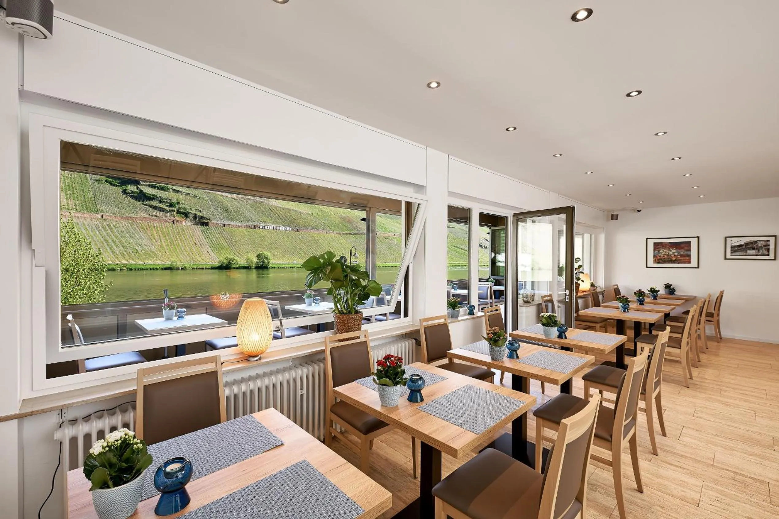 Restaurant/places to eat in Sonnenuhr