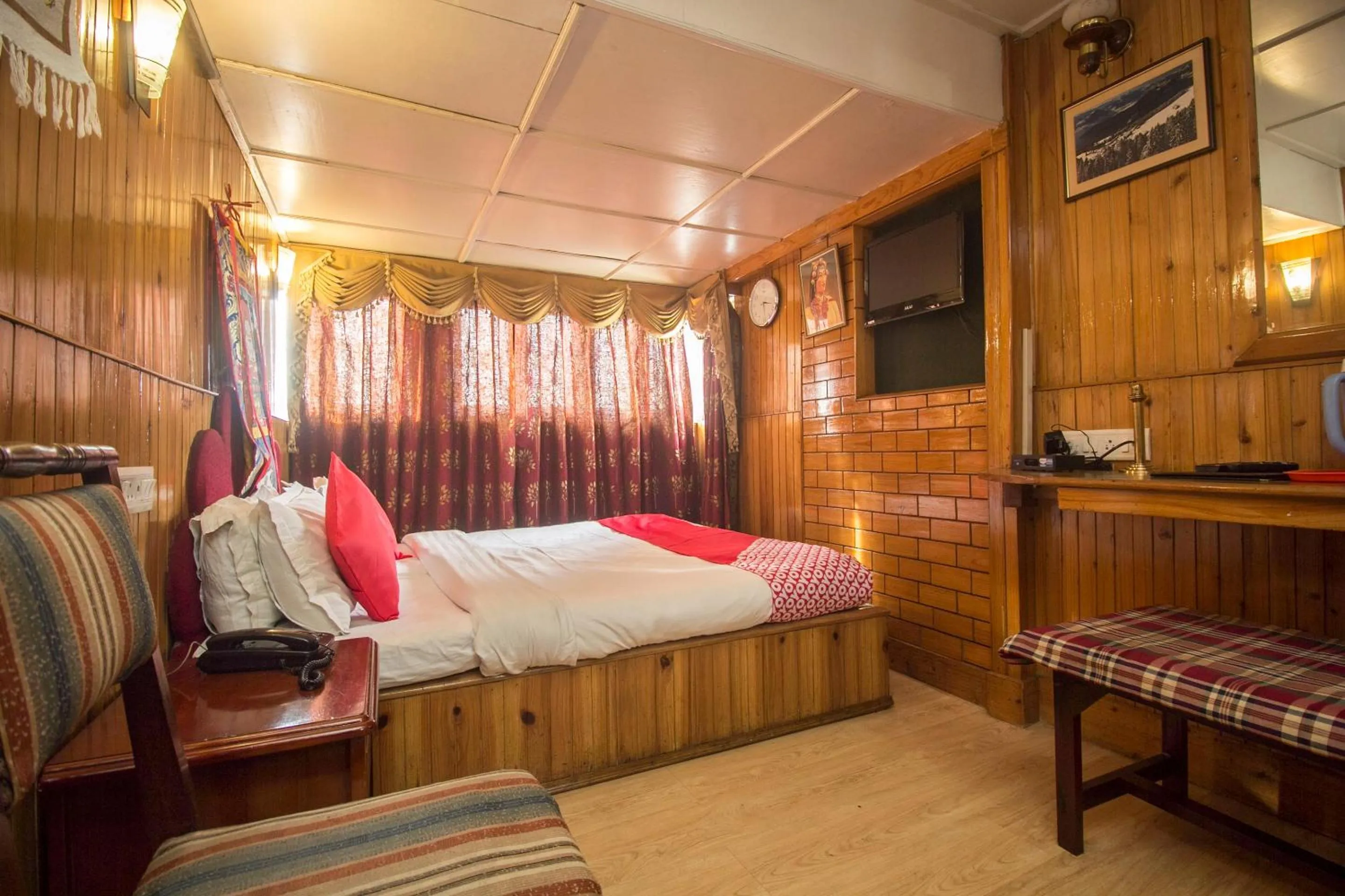 Photo of the whole room, Bed in hotel Seven Seventeen