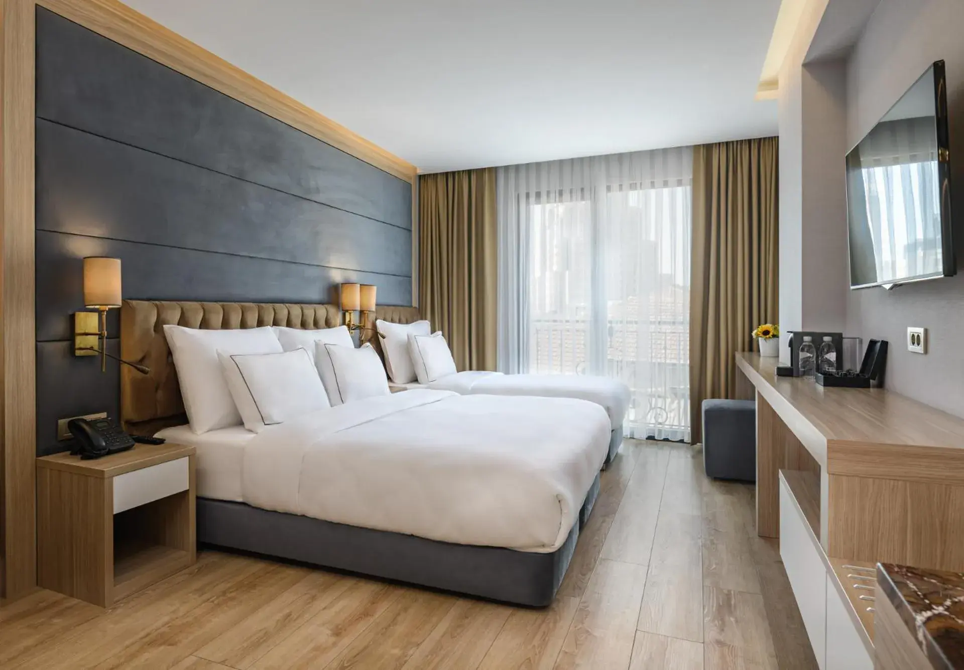 Deluxe Triple Room in Gleam Bomonti Hotel Deluxe Triple Room in Gleam Bomonti Hotel