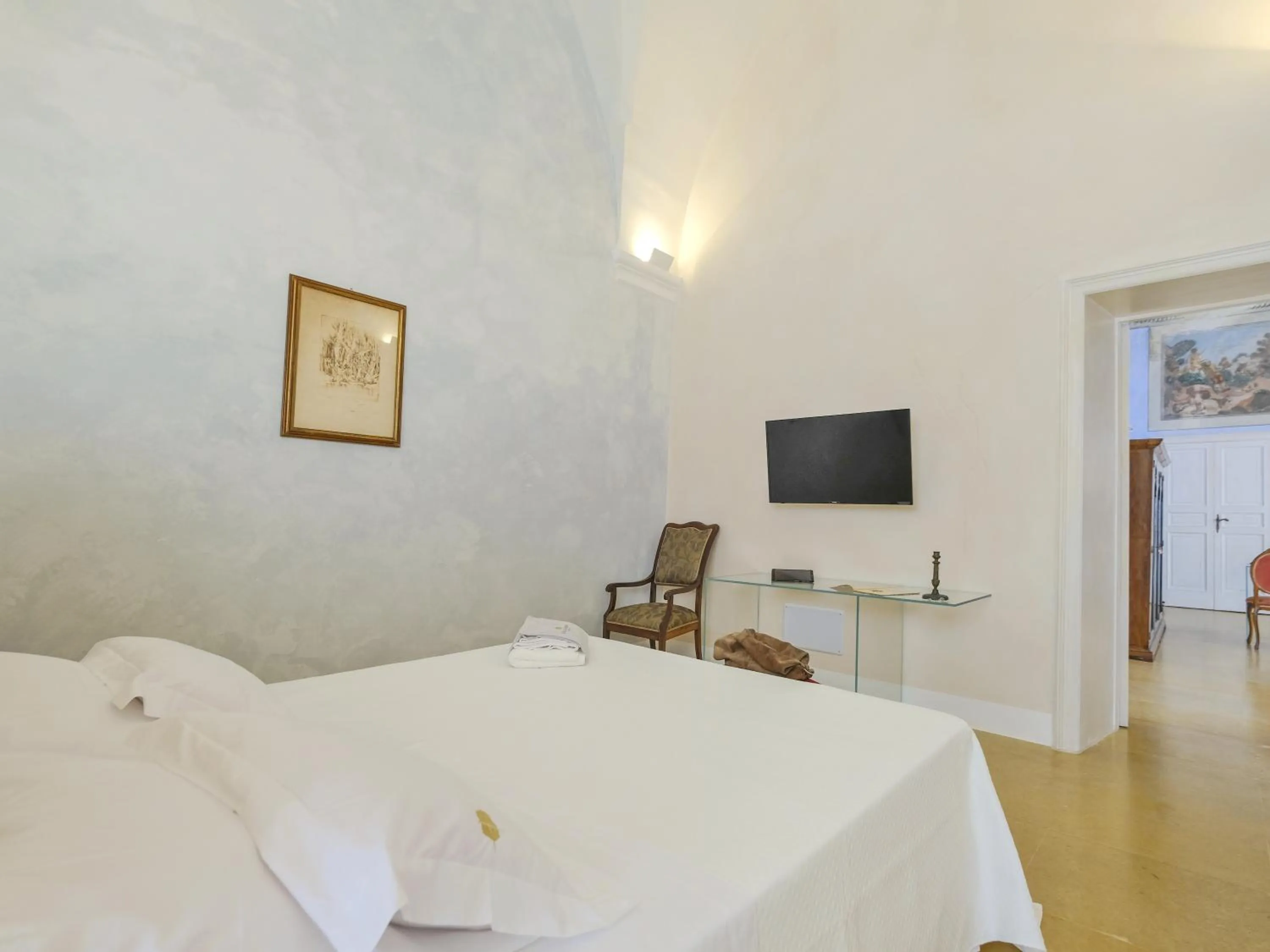 Photo of the whole room, Bed in Pascaraymondo Suite Palace