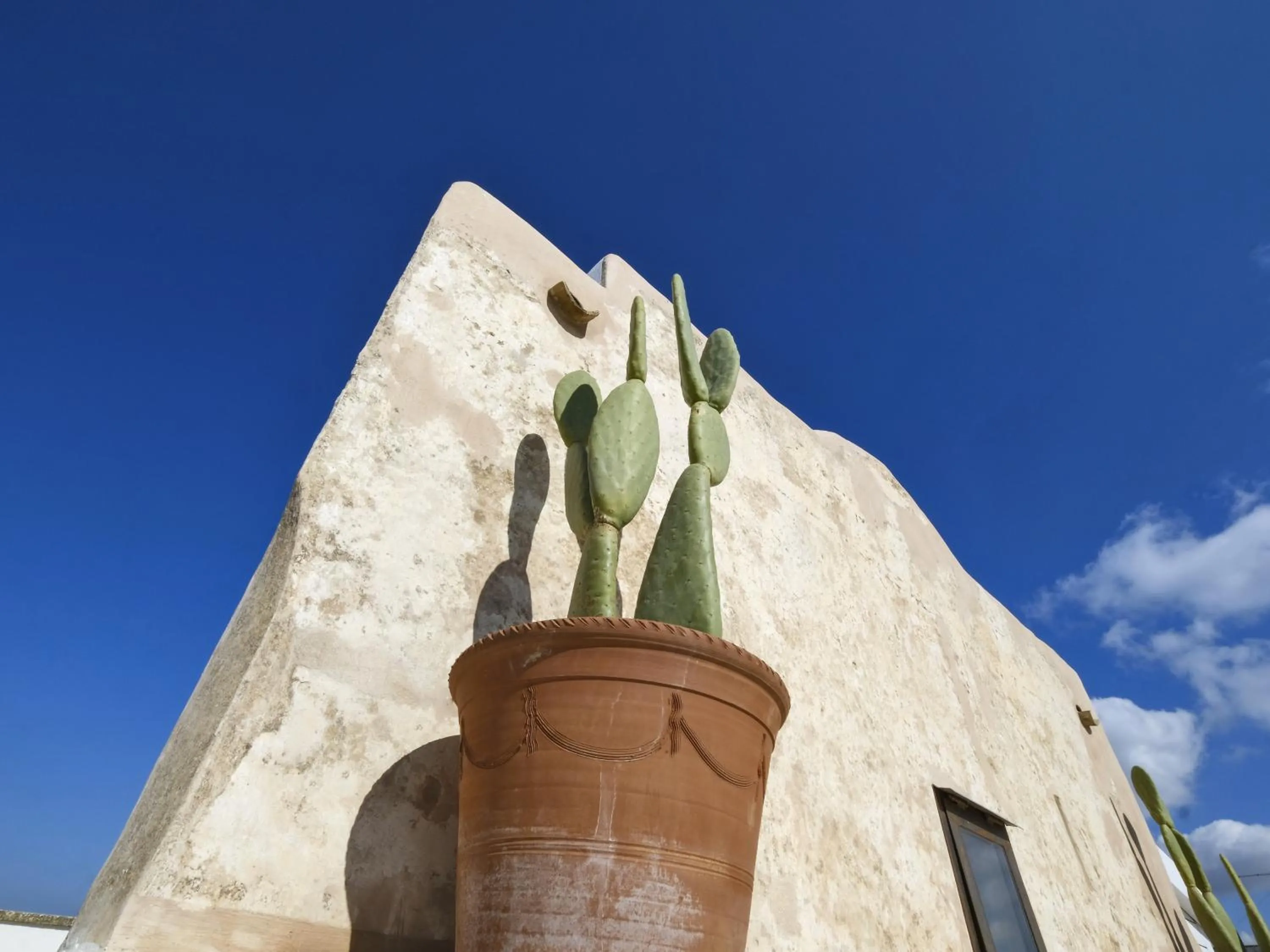 Property building in Pascaraymondo Suite Palace