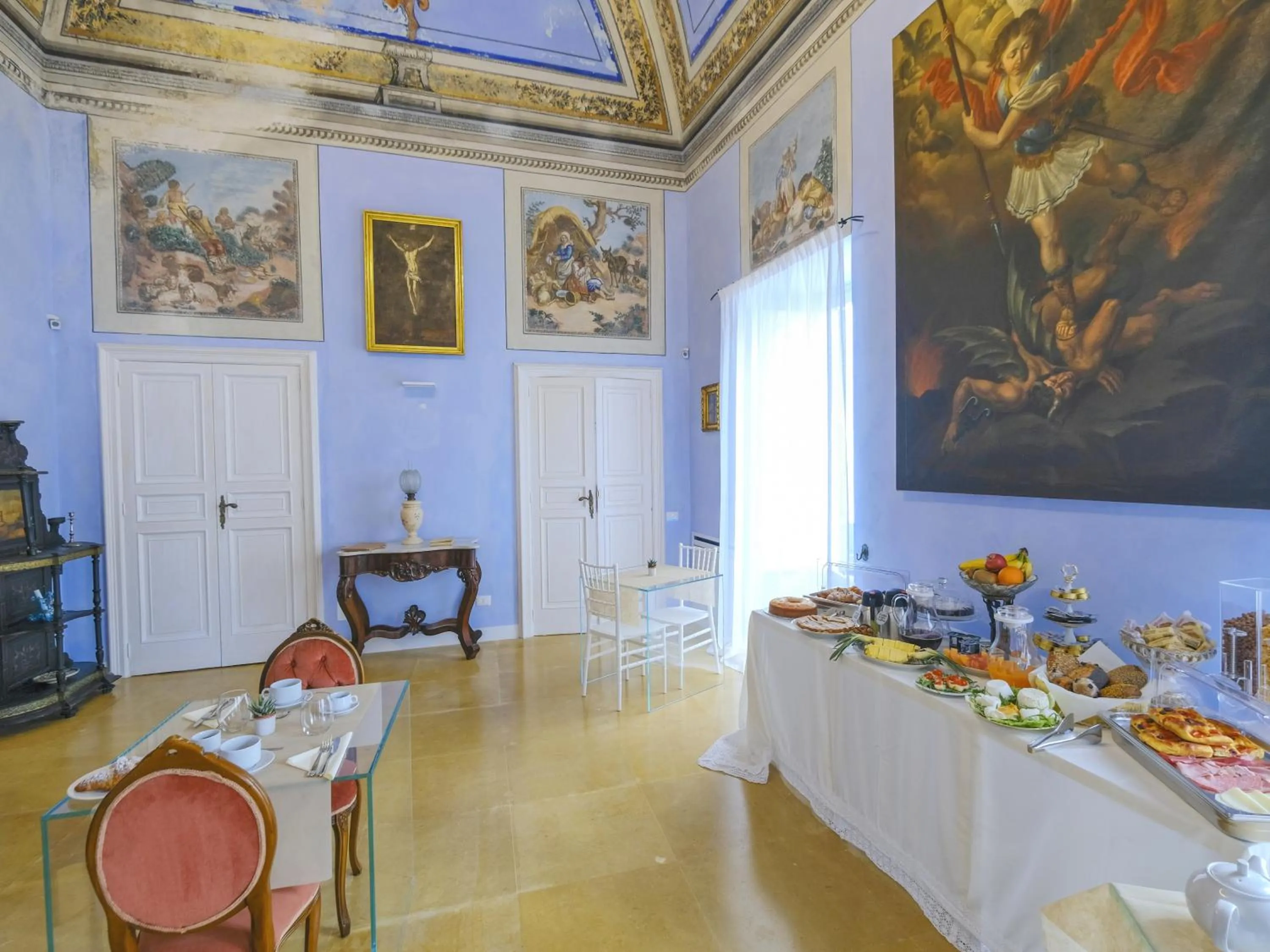 Breakfast in Pascaraymondo Suite Palace