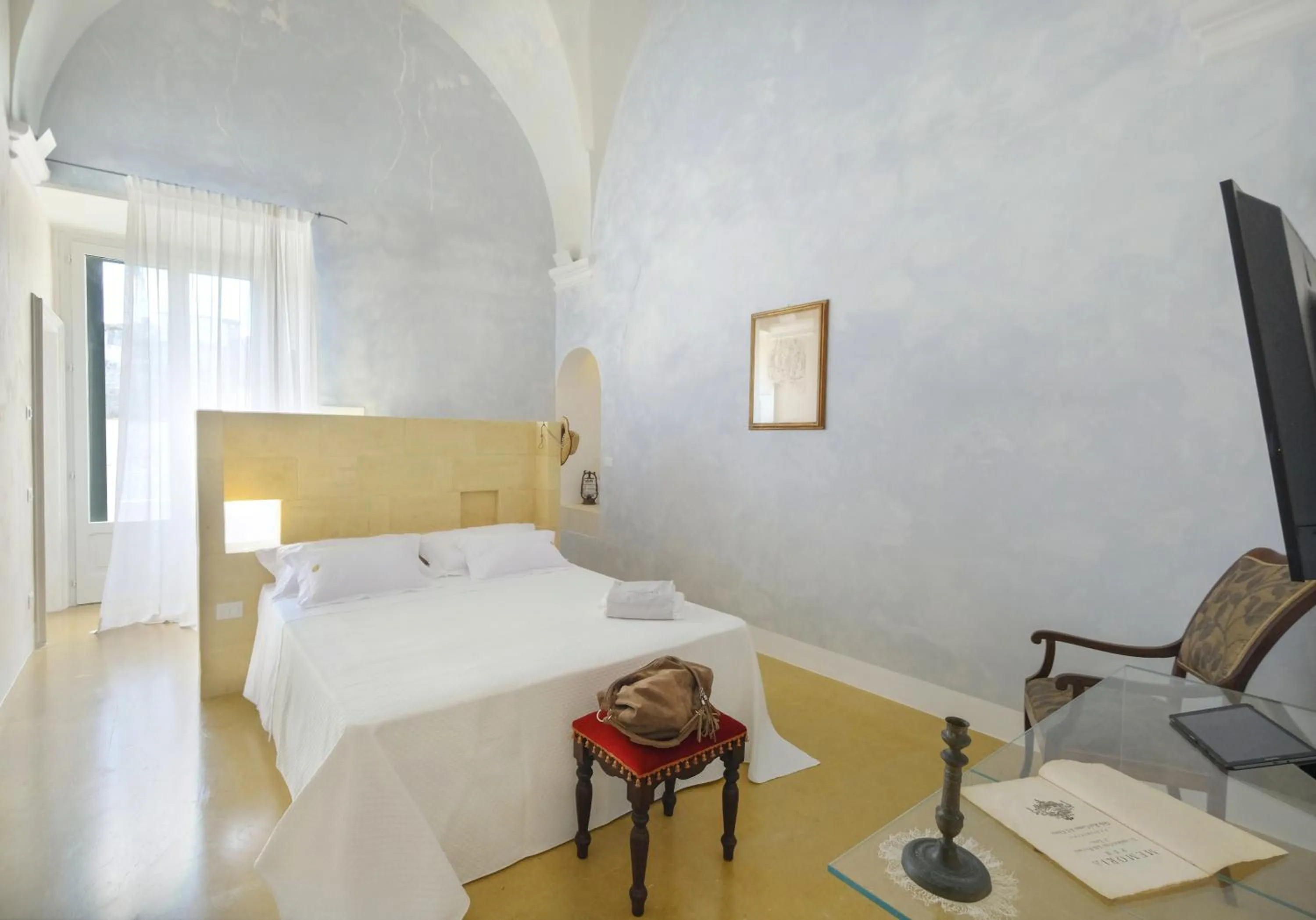 Photo of the whole room, Bed in Pascaraymondo Suite Palace
