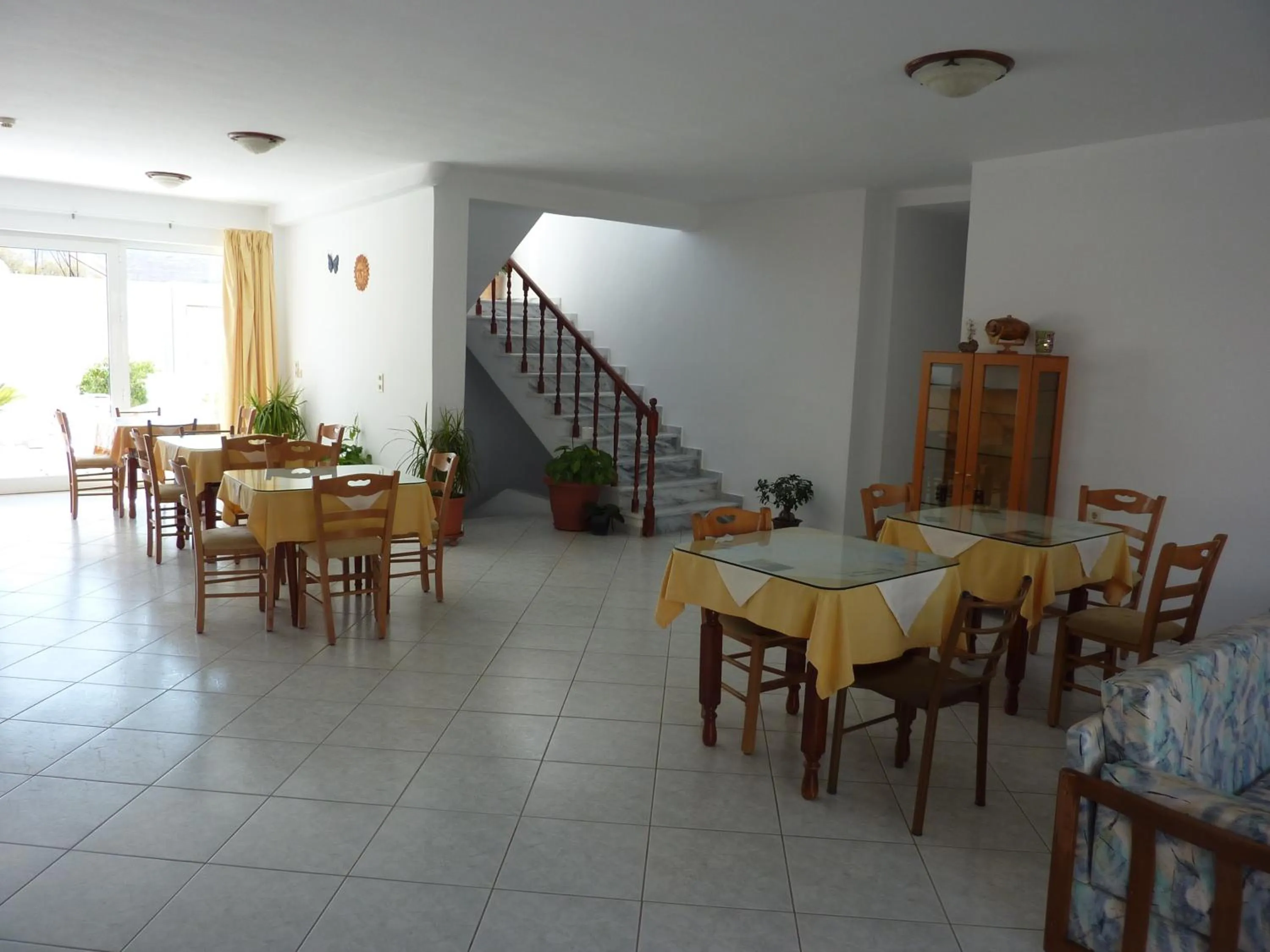 Restaurant/places to eat in Arsinoi Studios and Apartments
