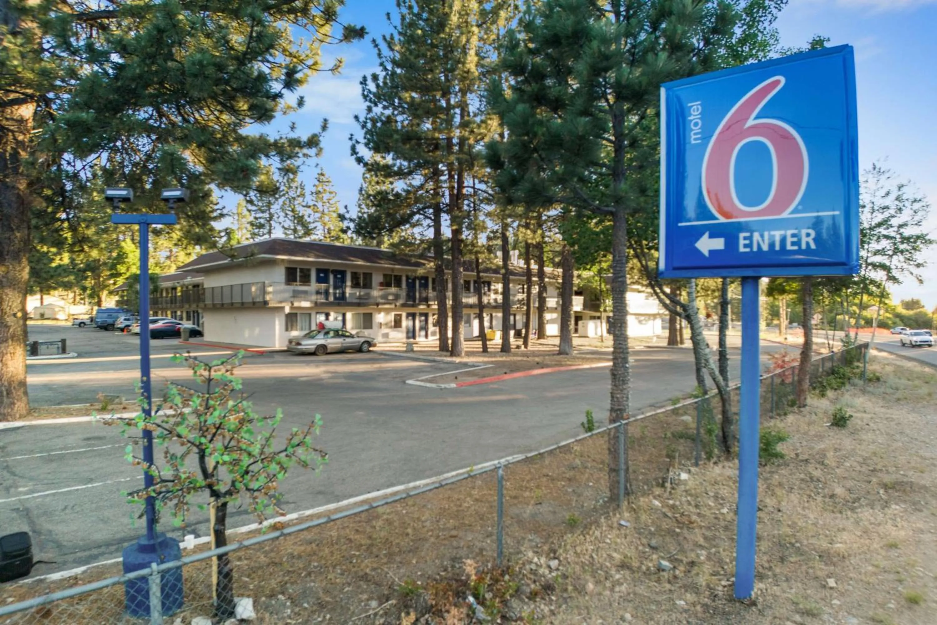 Property building in Motel 6-Big Bear Lake, CA