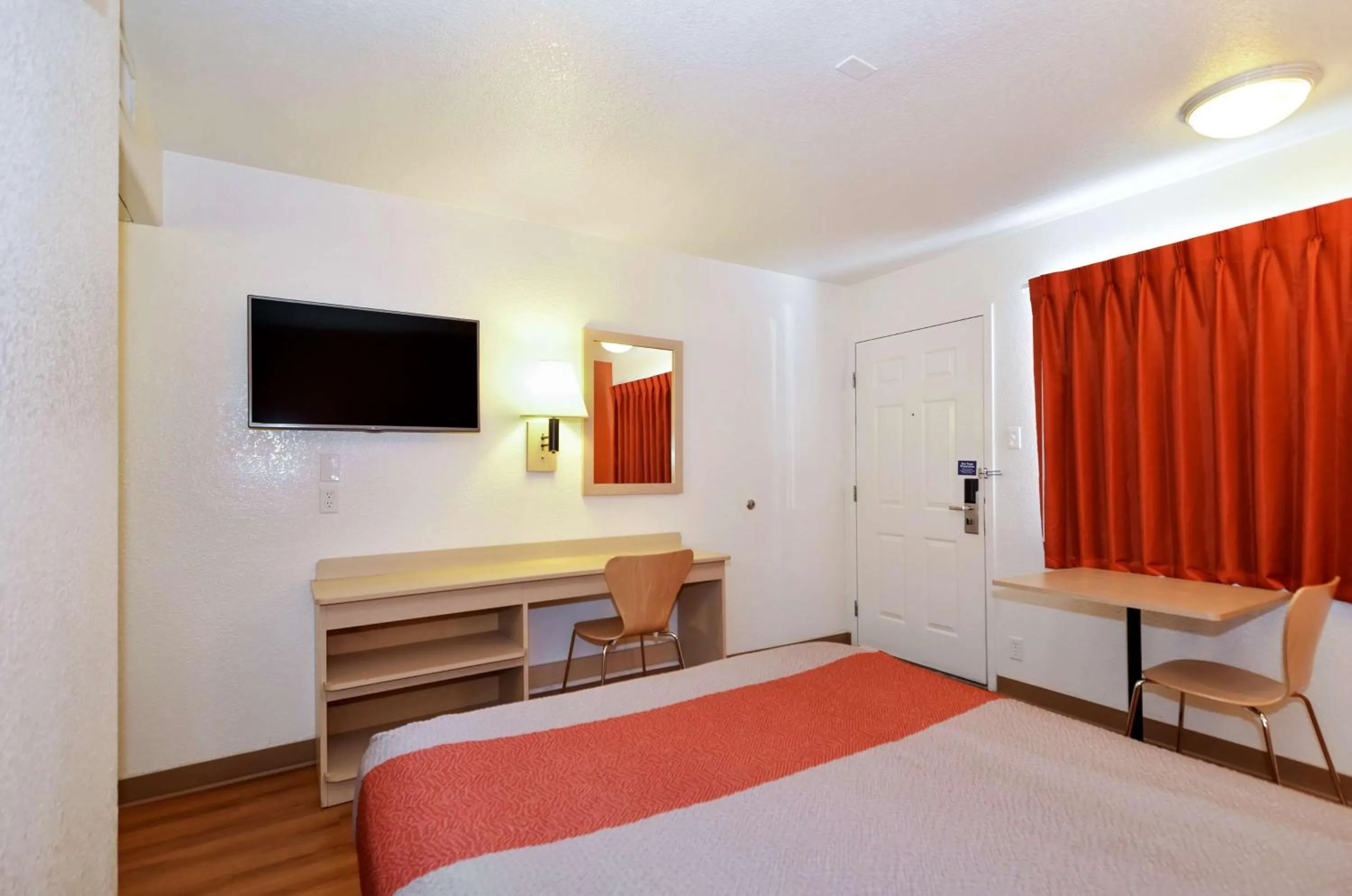 TV and multimedia, Bed in Motel 6-Big Bear Lake, CA