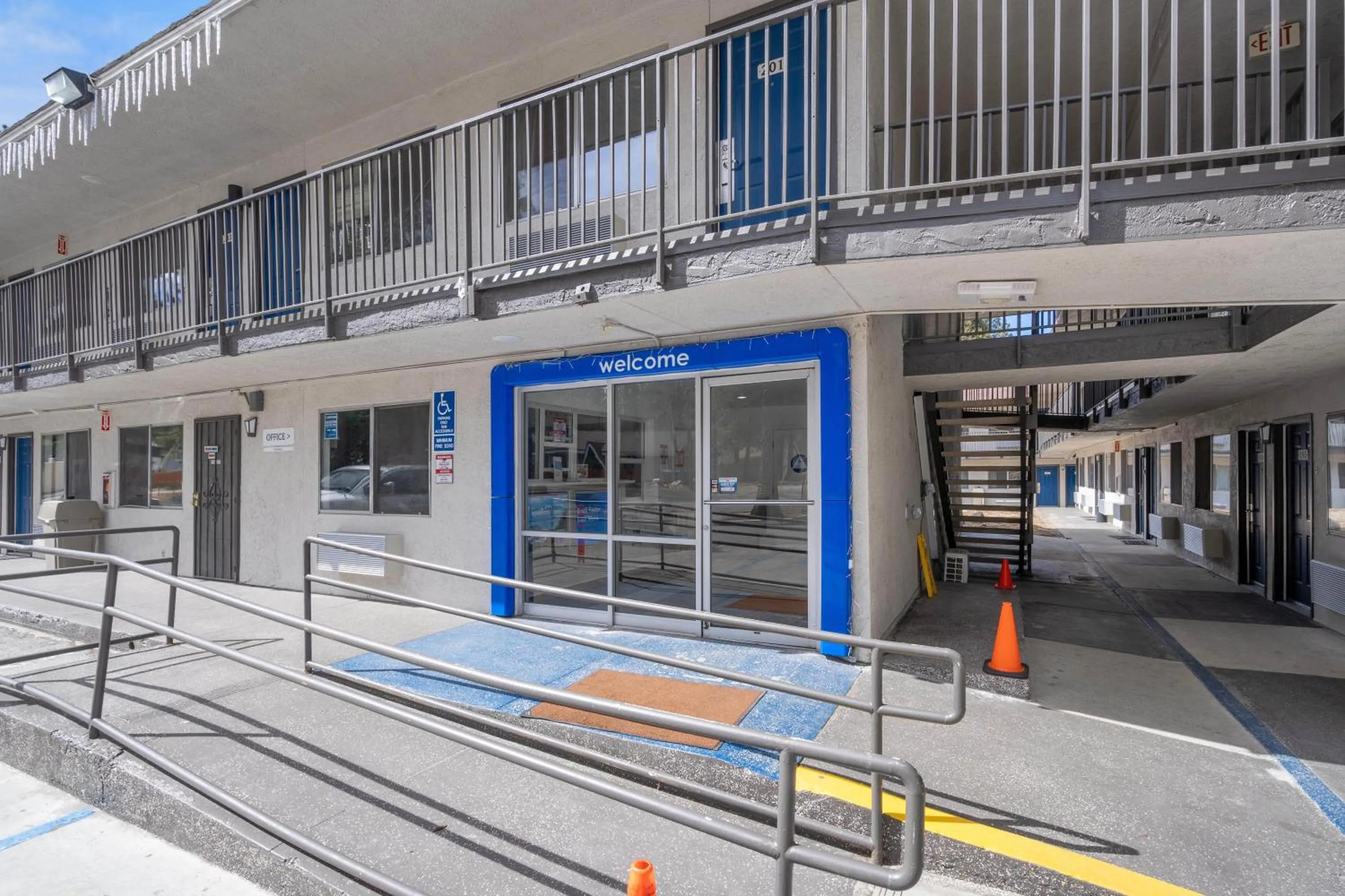 Property building in Motel 6-Big Bear Lake, CA