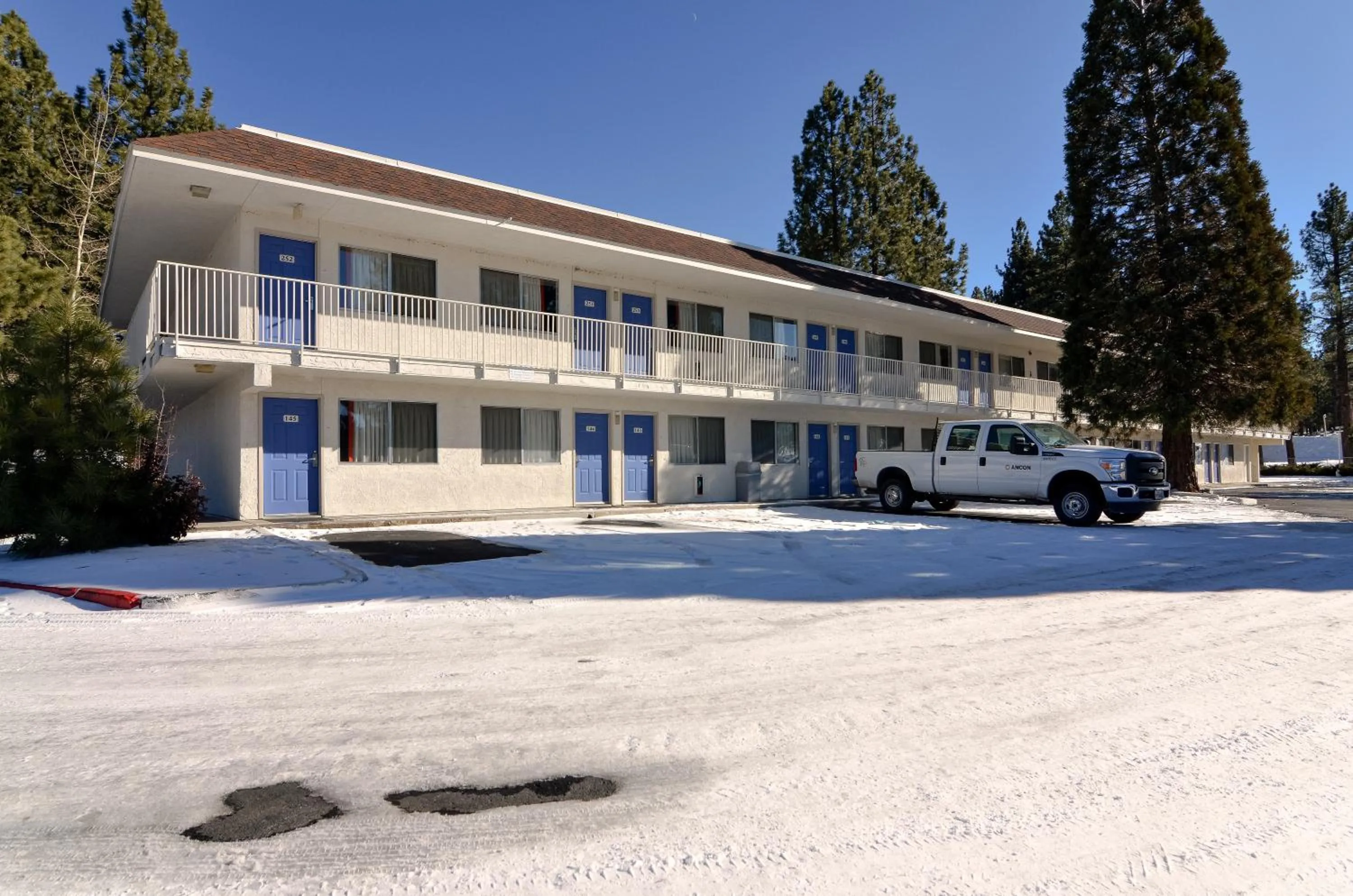 Property building in Motel 6-Big Bear Lake, CA