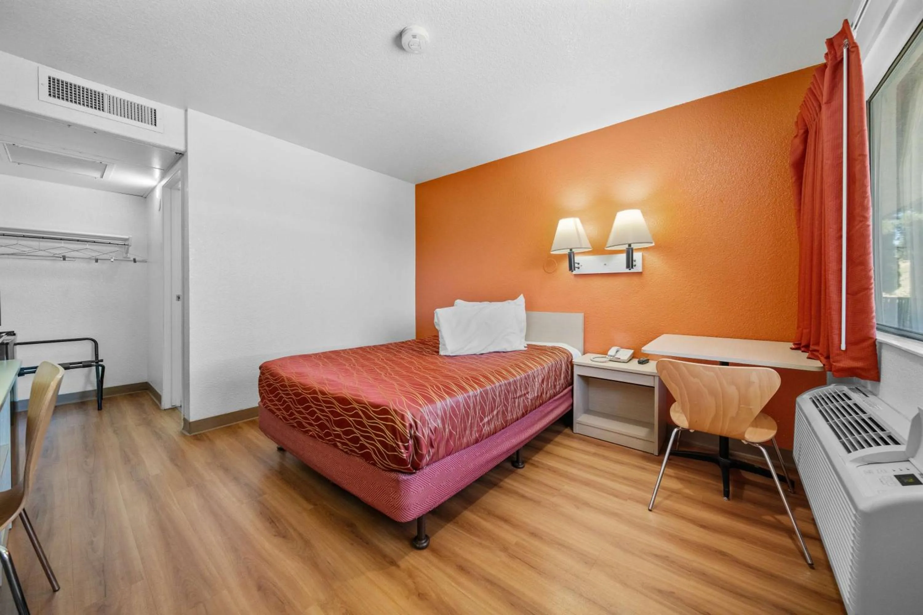 Bedroom, Bed in Motel 6-Big Bear Lake, CA