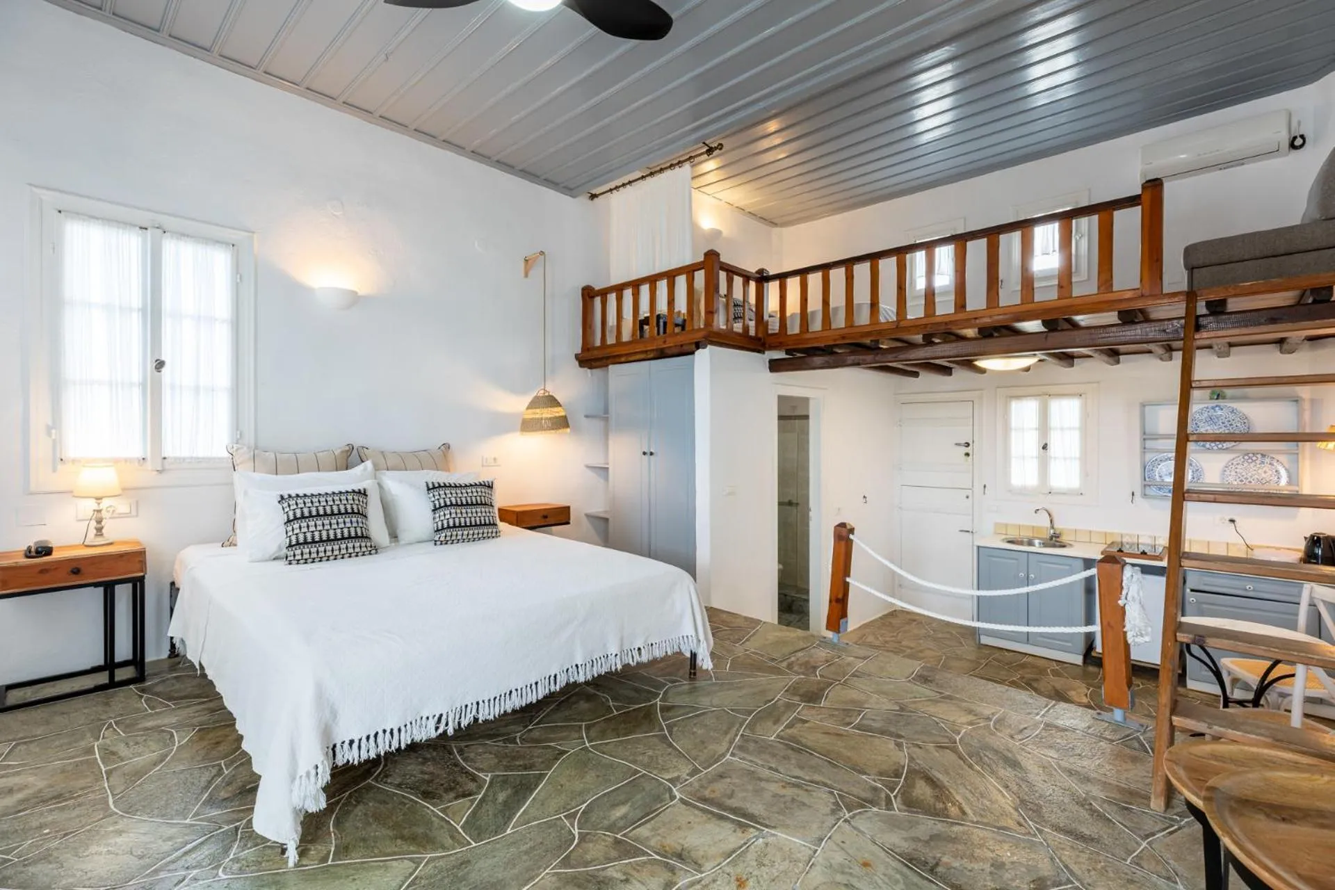 Bedroom, Bed in Lighthouse Hotel