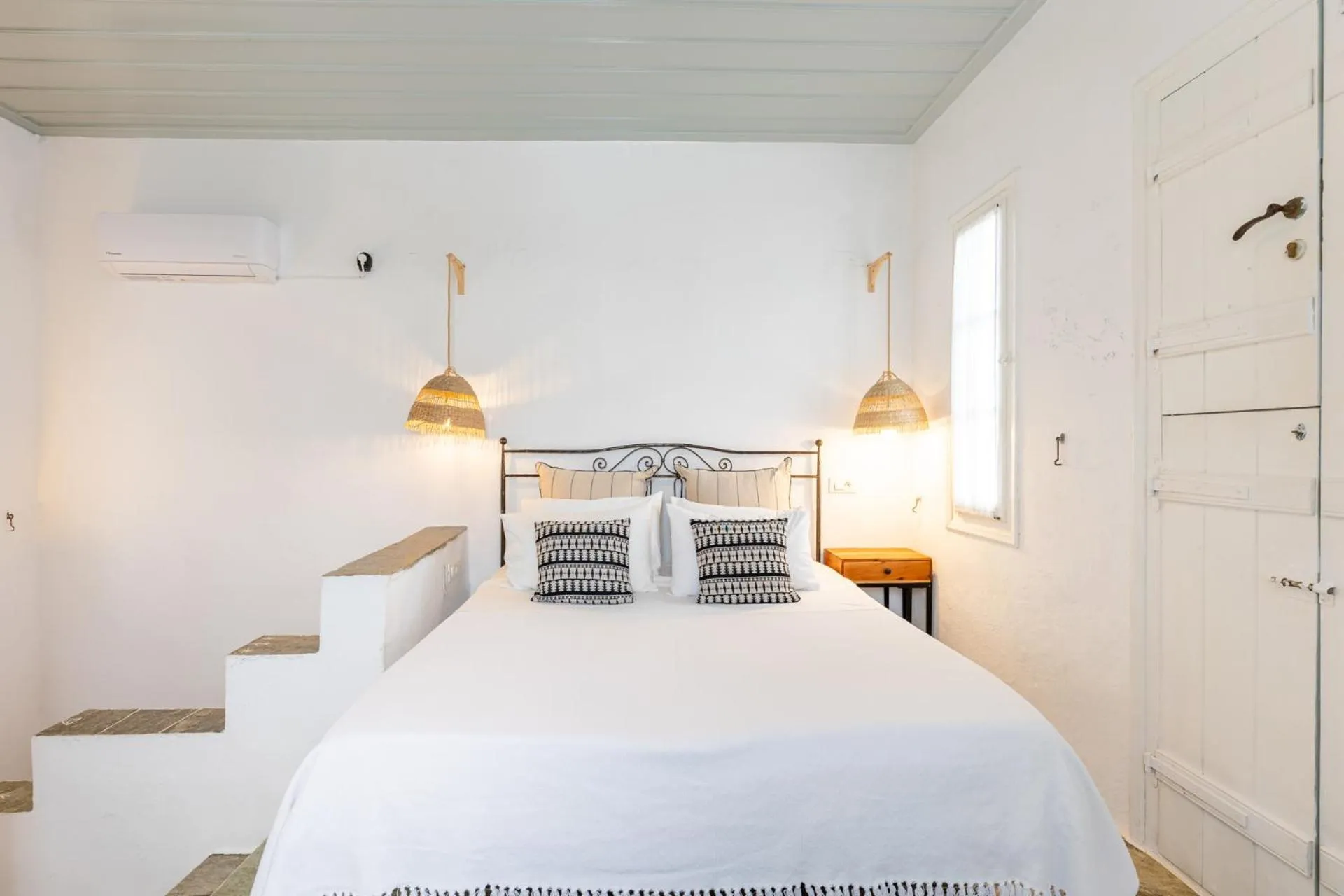 Bedroom, Bed in Lighthouse Hotel